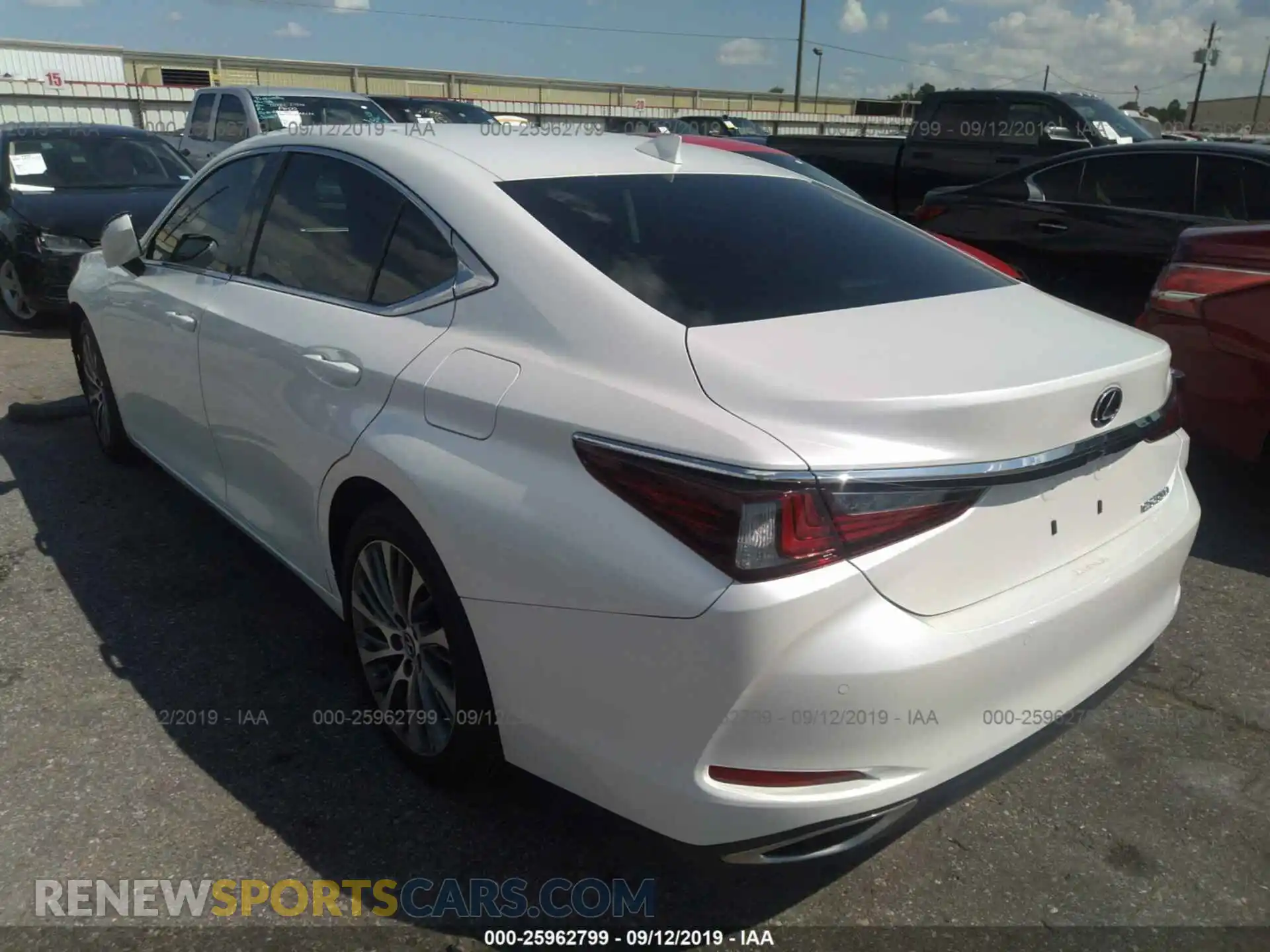 3 Photograph of a damaged car 58ABZ1B19KU001402 LEXUS ES 2019