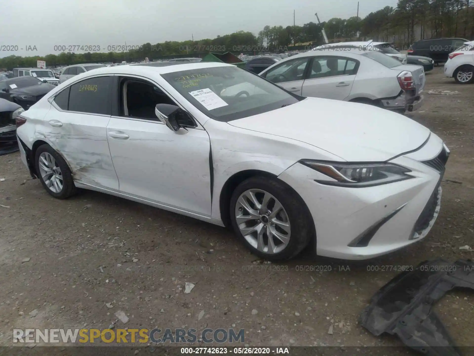 1 Photograph of a damaged car 58ABZ1B19KU014568 LEXUS ES 2019