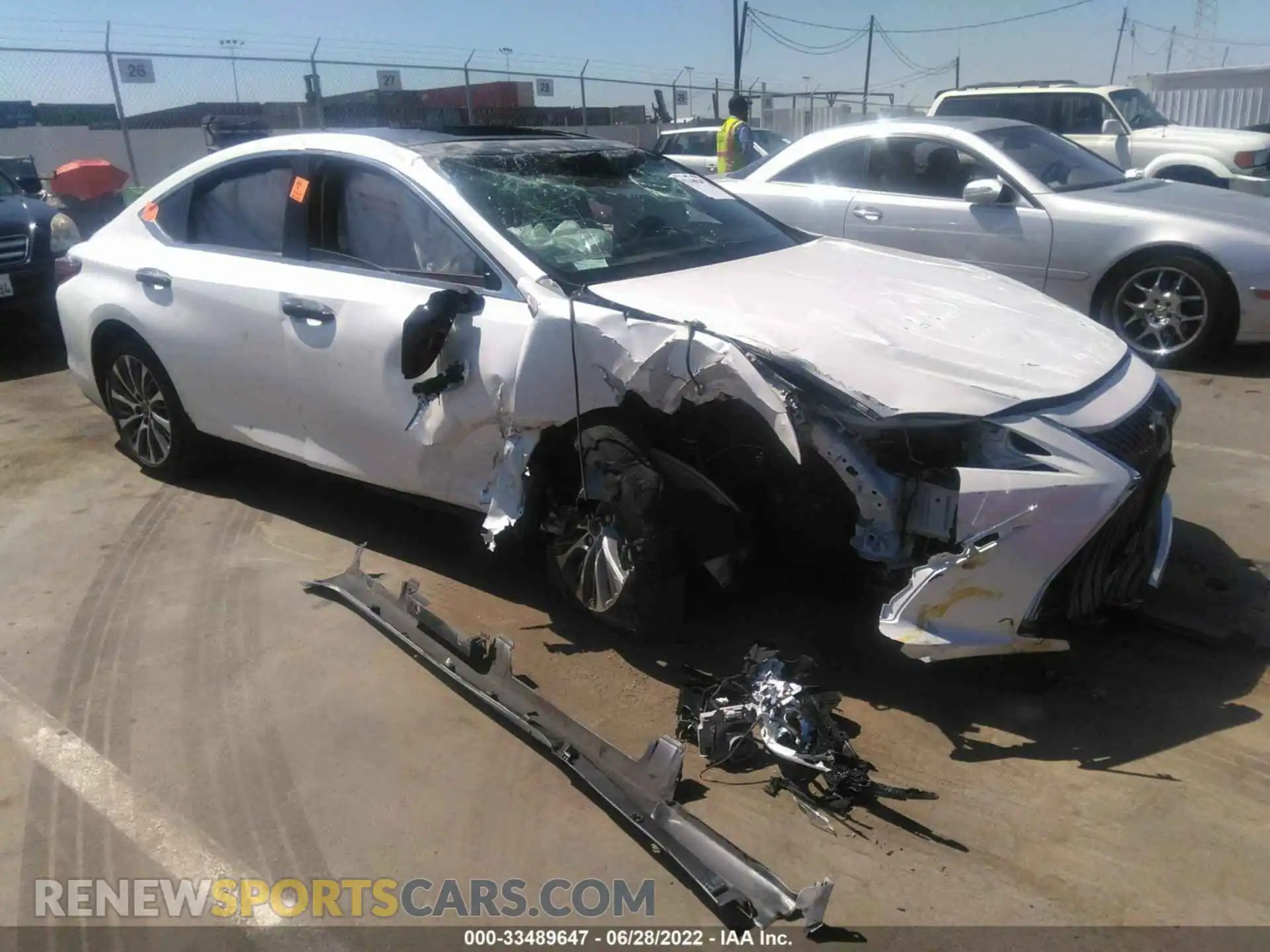 1 Photograph of a damaged car 58ABZ1B19KU033833 LEXUS ES 2019