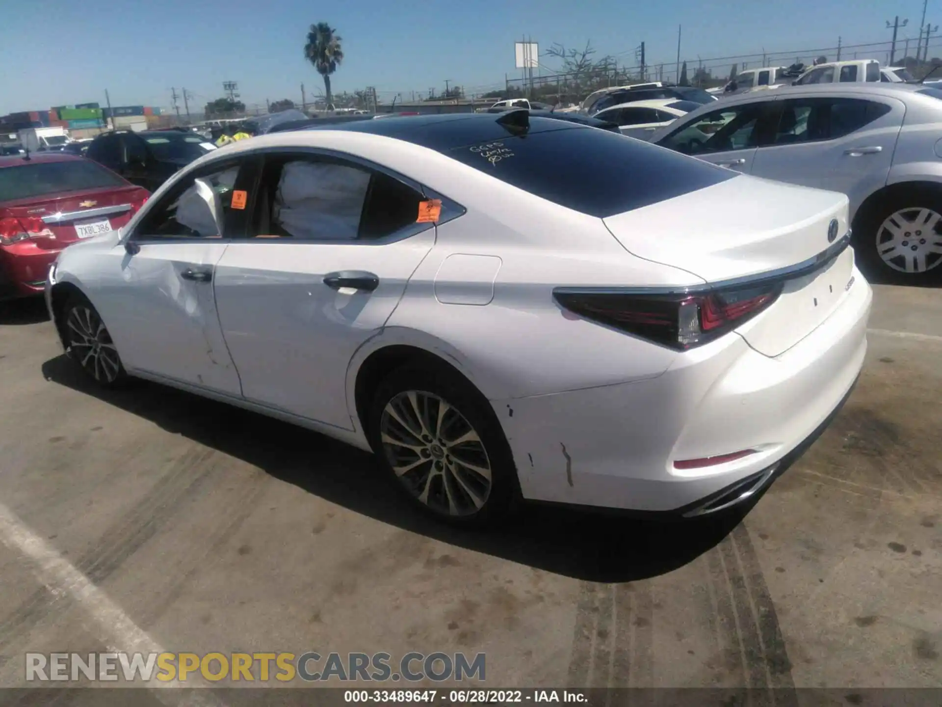 3 Photograph of a damaged car 58ABZ1B19KU033833 LEXUS ES 2019