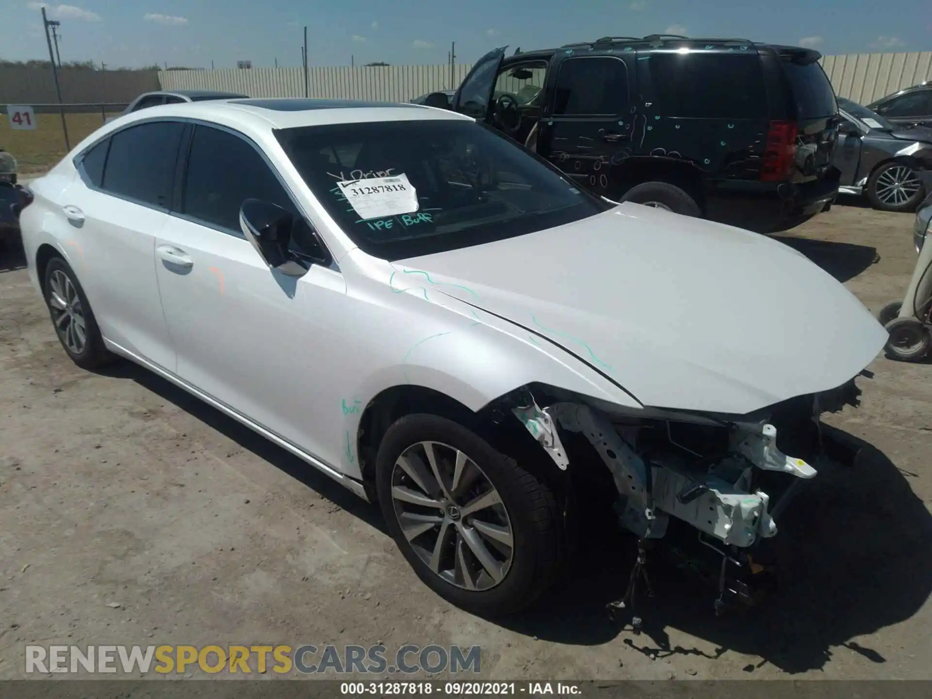 1 Photograph of a damaged car 58ABZ1B1XKU034991 LEXUS ES 2019