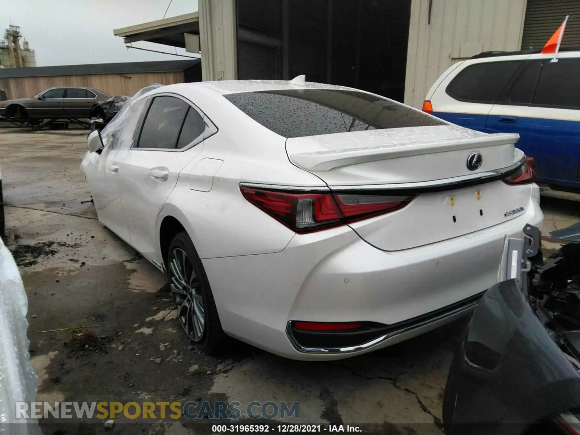 3 Photograph of a damaged car JTHB21B14K2038691 LEXUS ES 2019