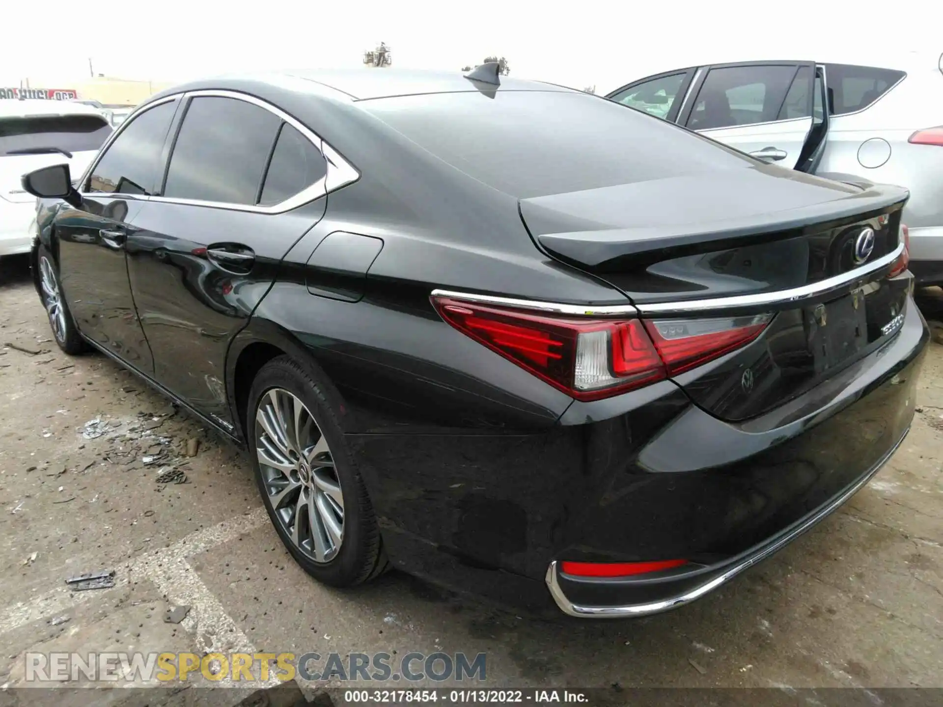 3 Photograph of a damaged car JTHB21B18K2035146 LEXUS ES 2019