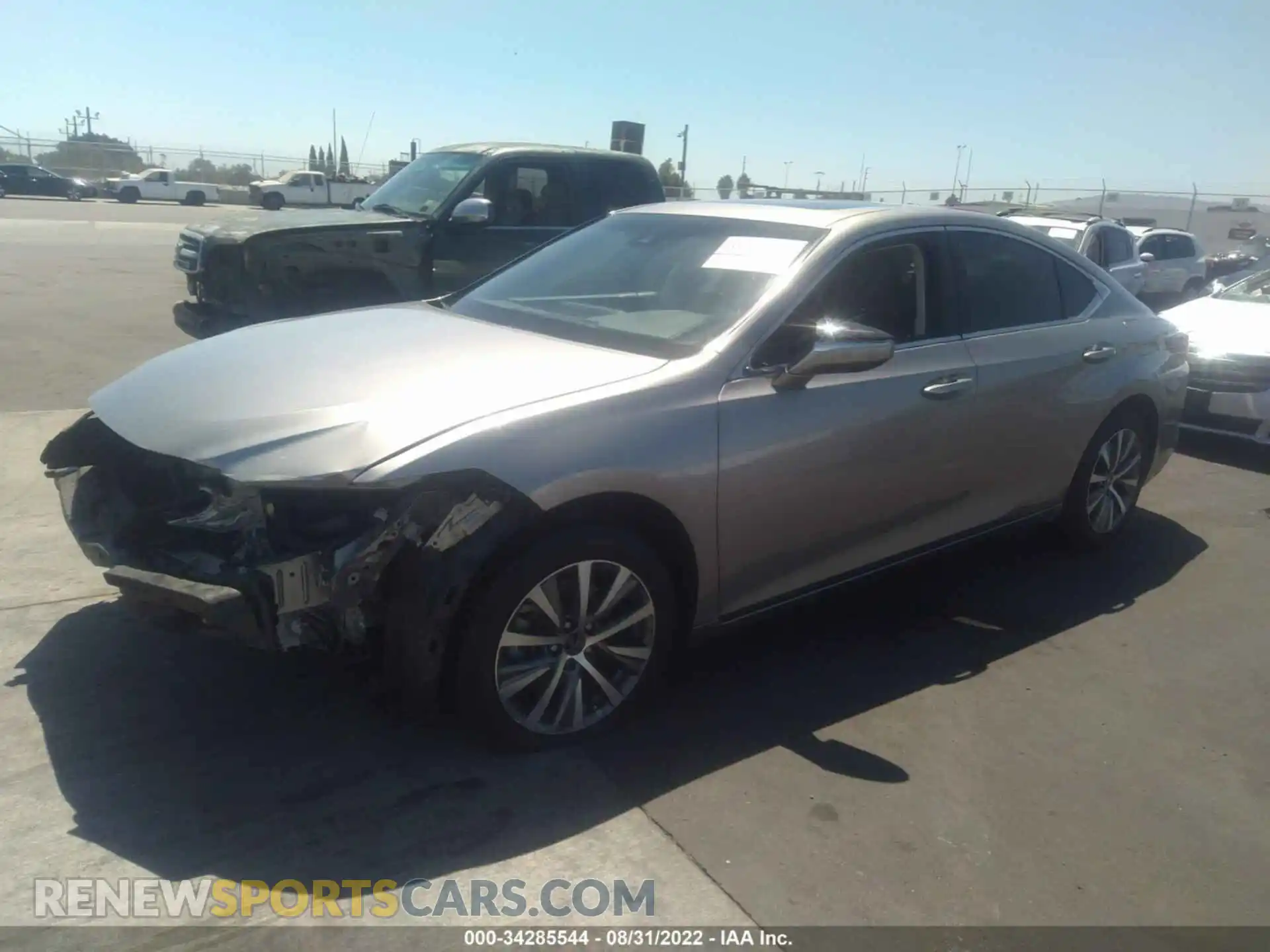 2 Фотография поврежденного автомобиля 58ACZ1B1XLU070590 LEXUS ES 2020