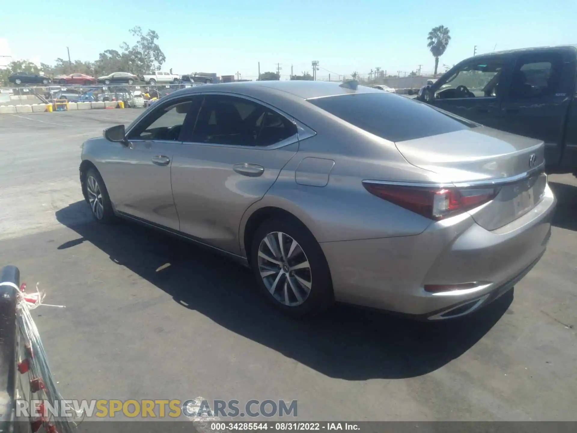 3 Фотография поврежденного автомобиля 58ACZ1B1XLU070590 LEXUS ES 2020