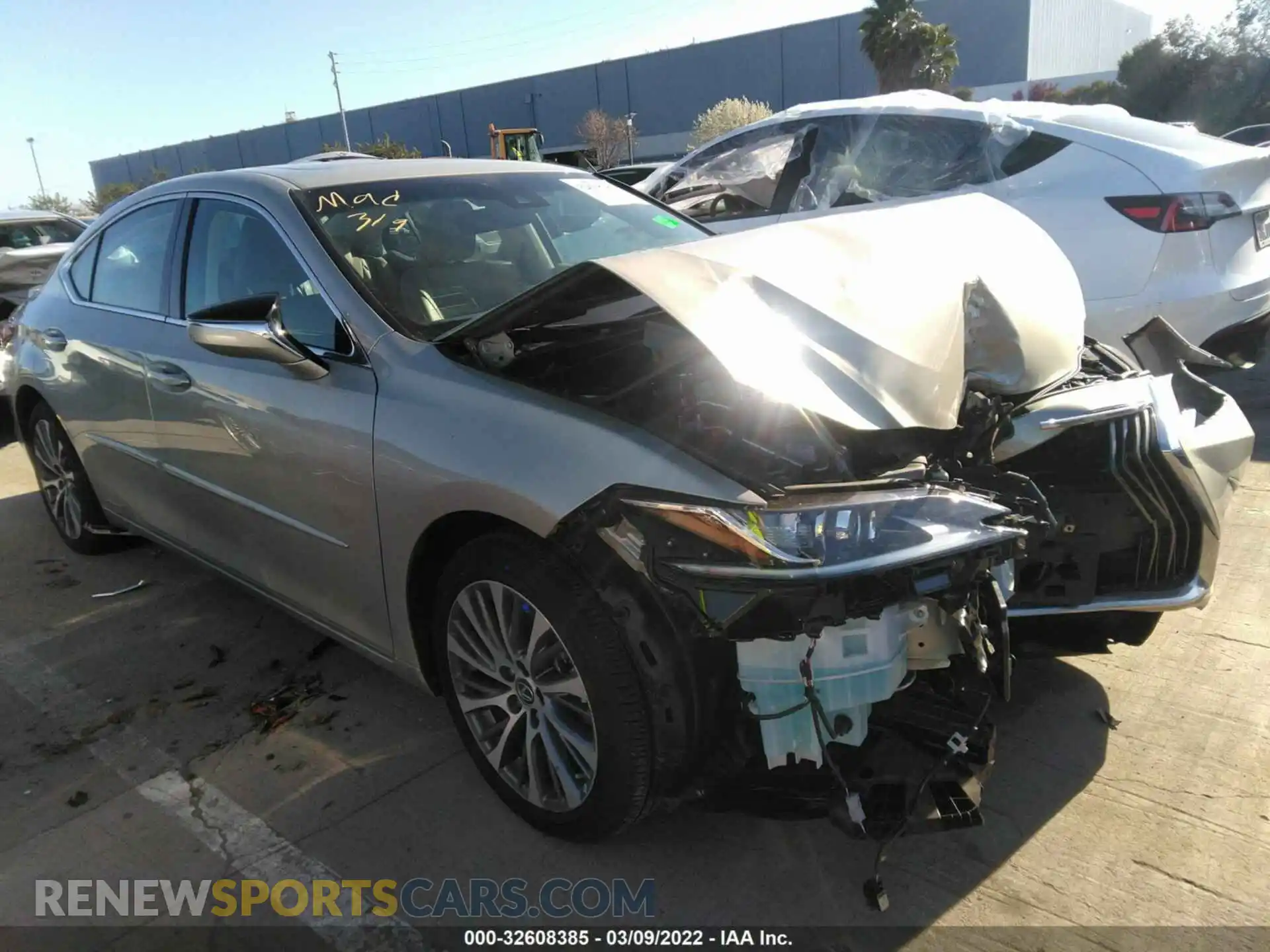 1 Photograph of a damaged car 58AD21B10LU008270 LEXUS ES 2020