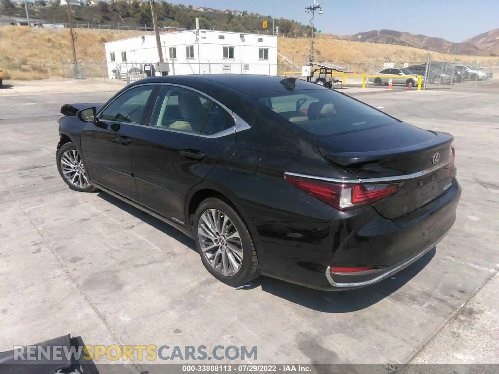 3 Photograph of a damaged car 58AD21B14LU008689 LEXUS ES 2020