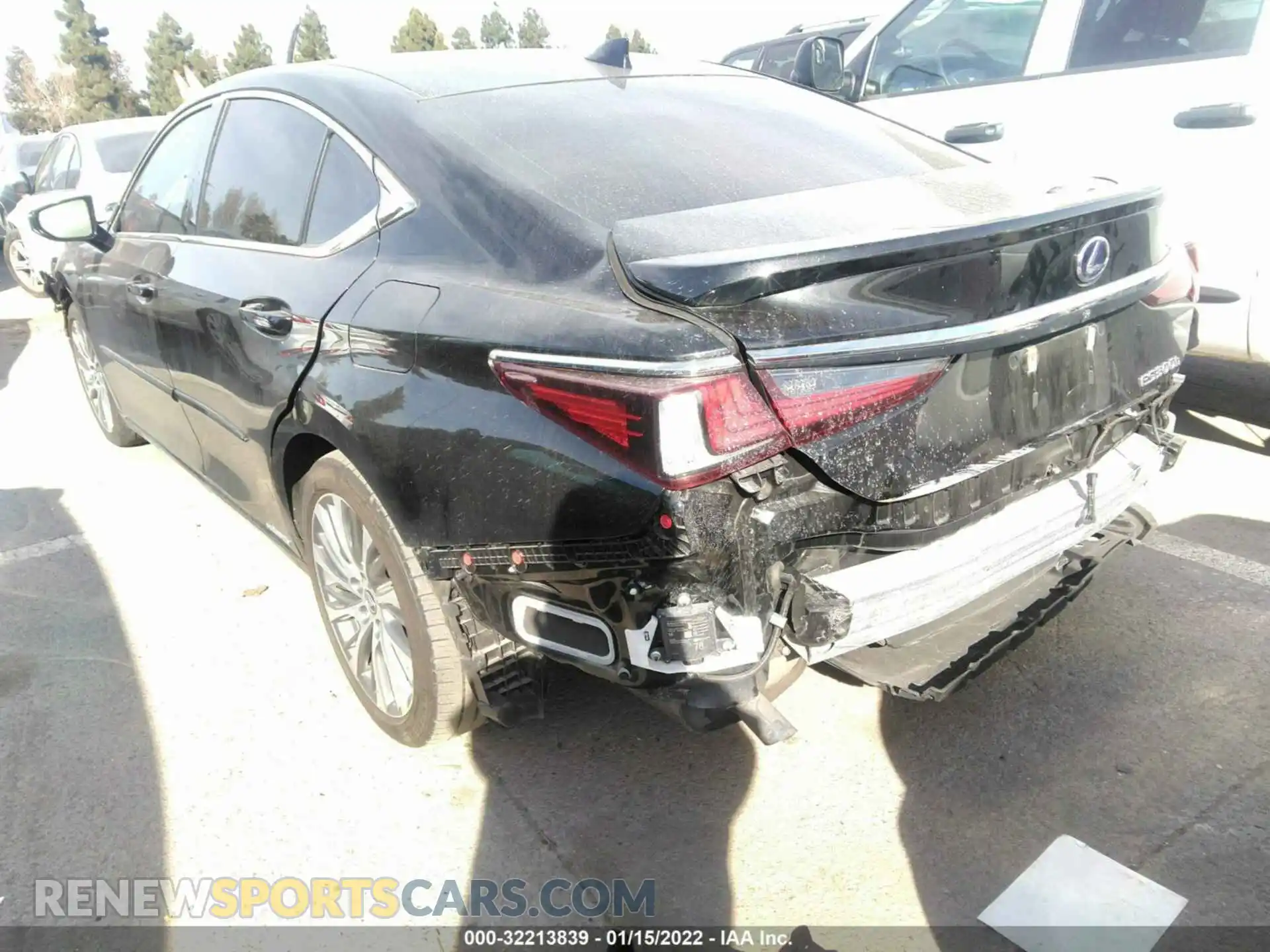3 Photograph of a damaged car 58AD21B19LU006498 LEXUS ES 2020