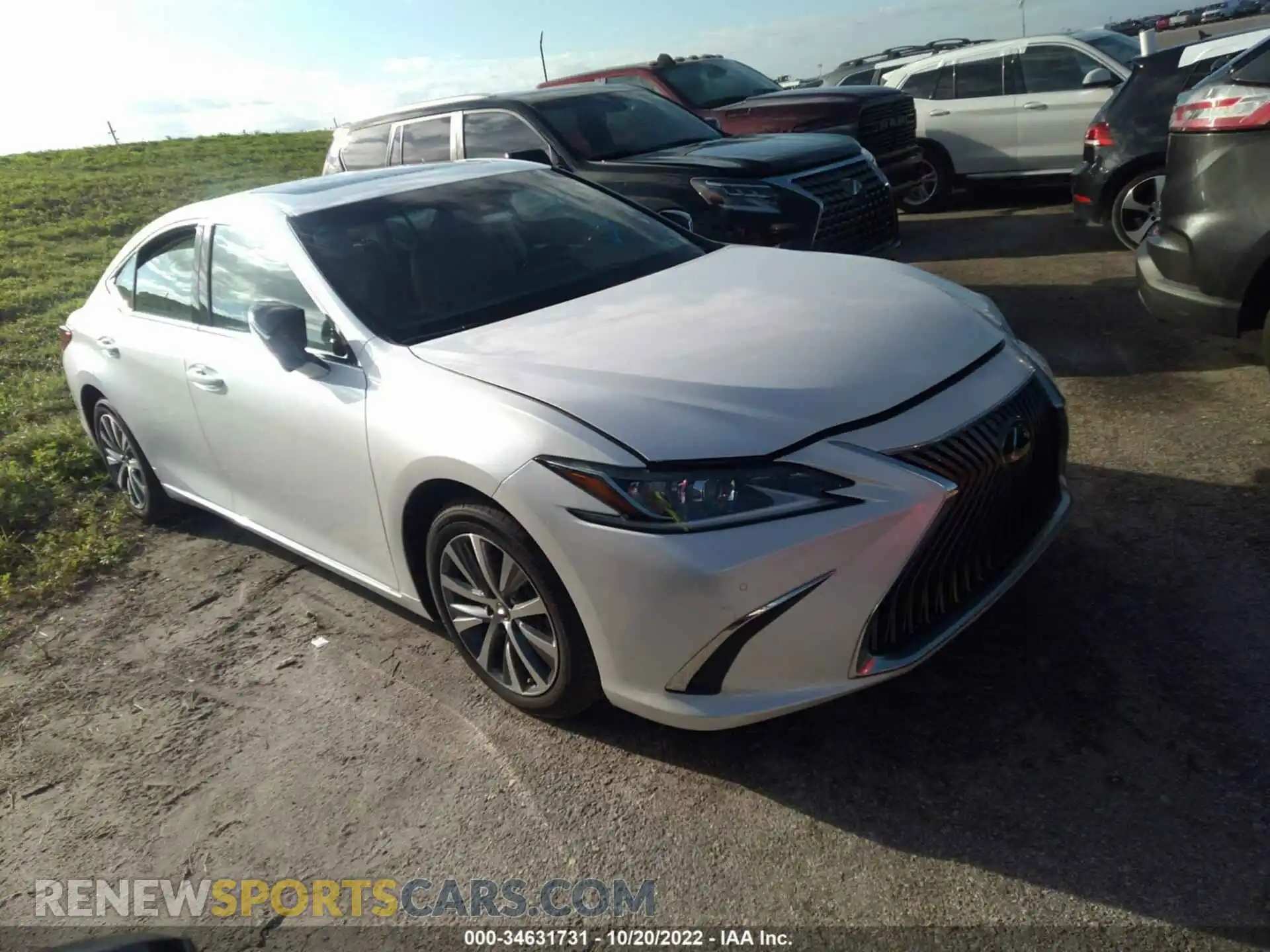 1 Photograph of a damaged car 58ADZ1B10LU066858 LEXUS ES 2020