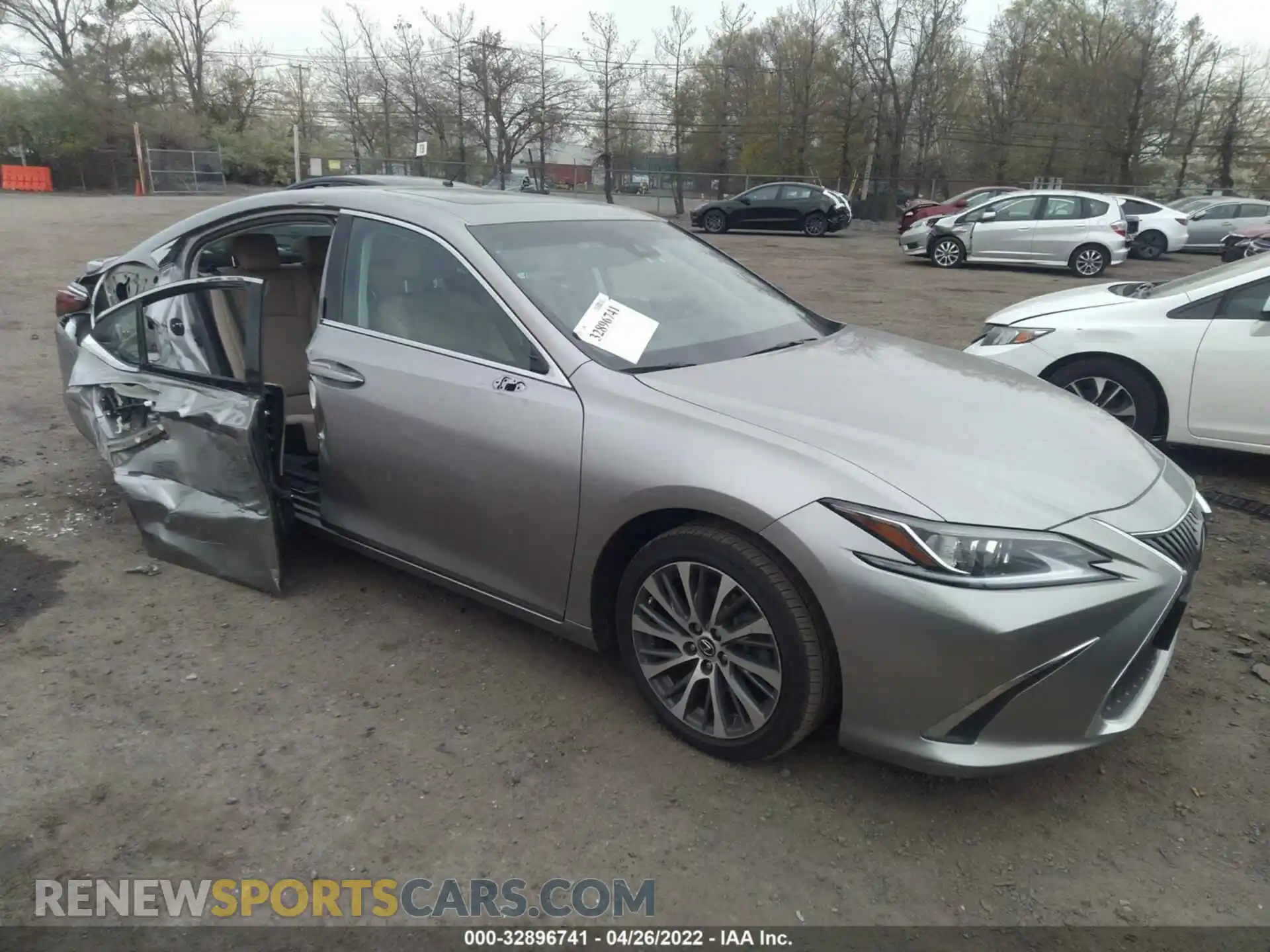 1 Photograph of a damaged car 58ADZ1B10LU076788 LEXUS ES 2020