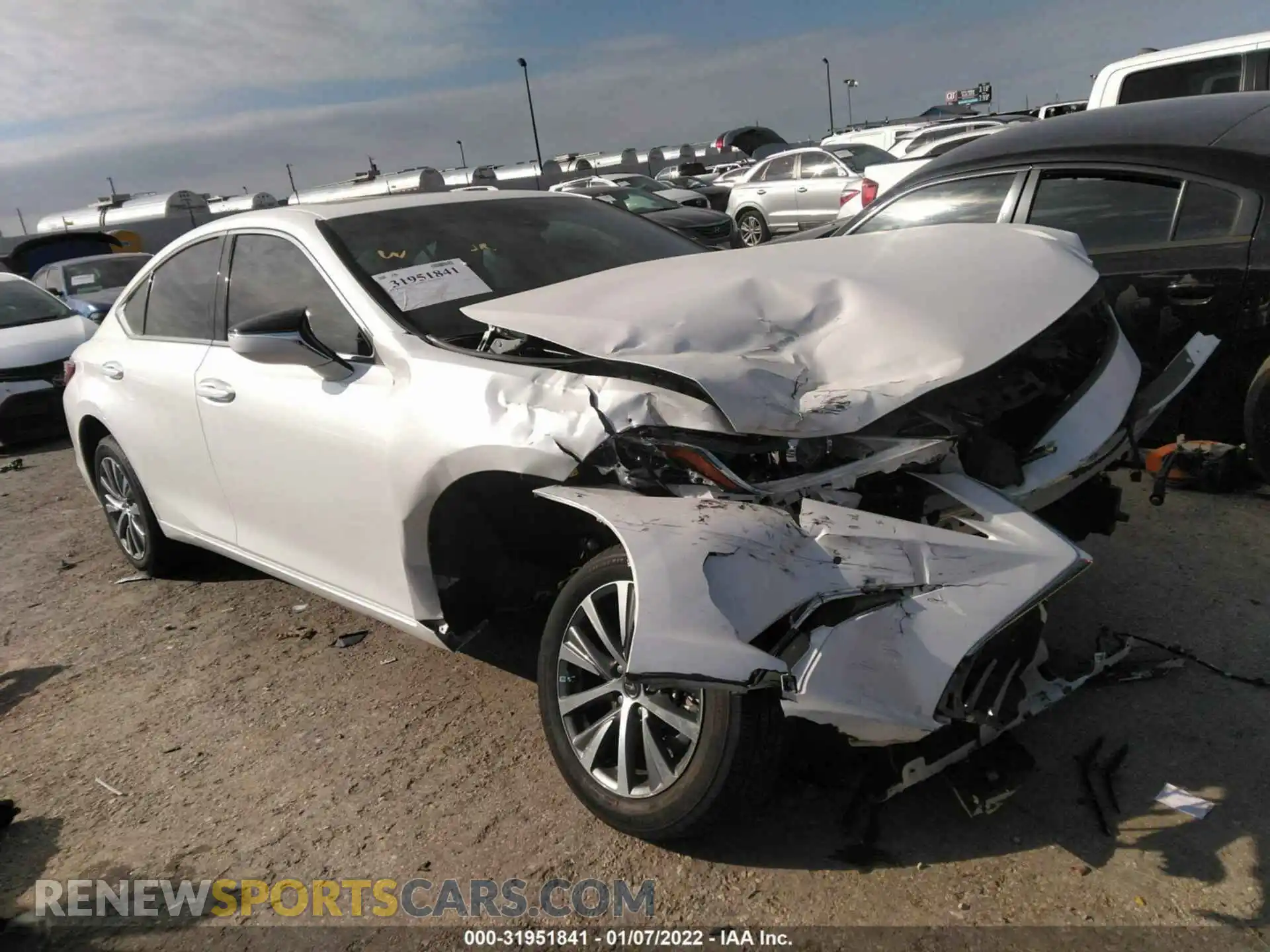 1 Photograph of a damaged car 58ADZ1B13LU061444 LEXUS ES 2020