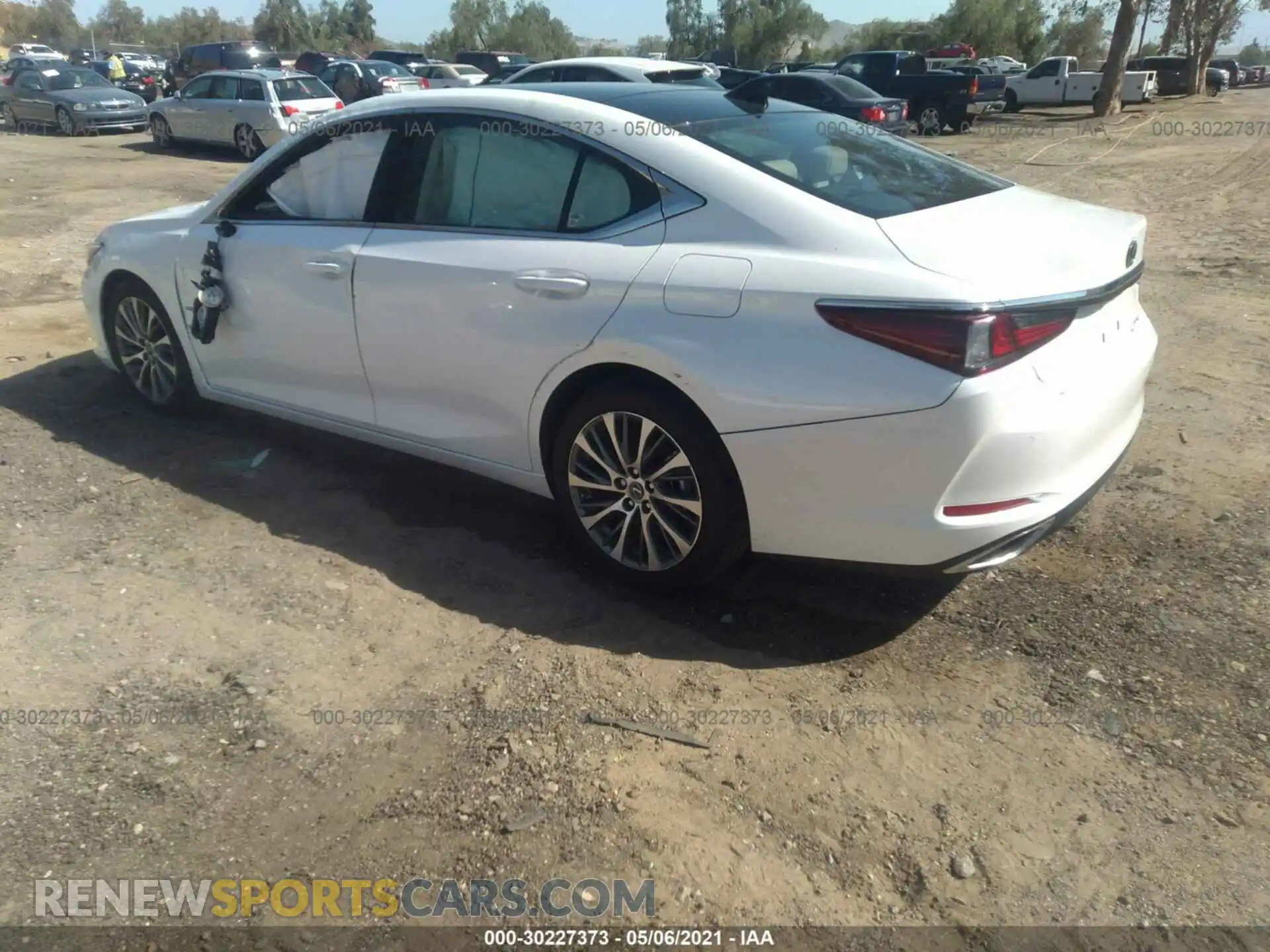 3 Photograph of a damaged car 58ADZ1B14LU073232 LEXUS ES 2020