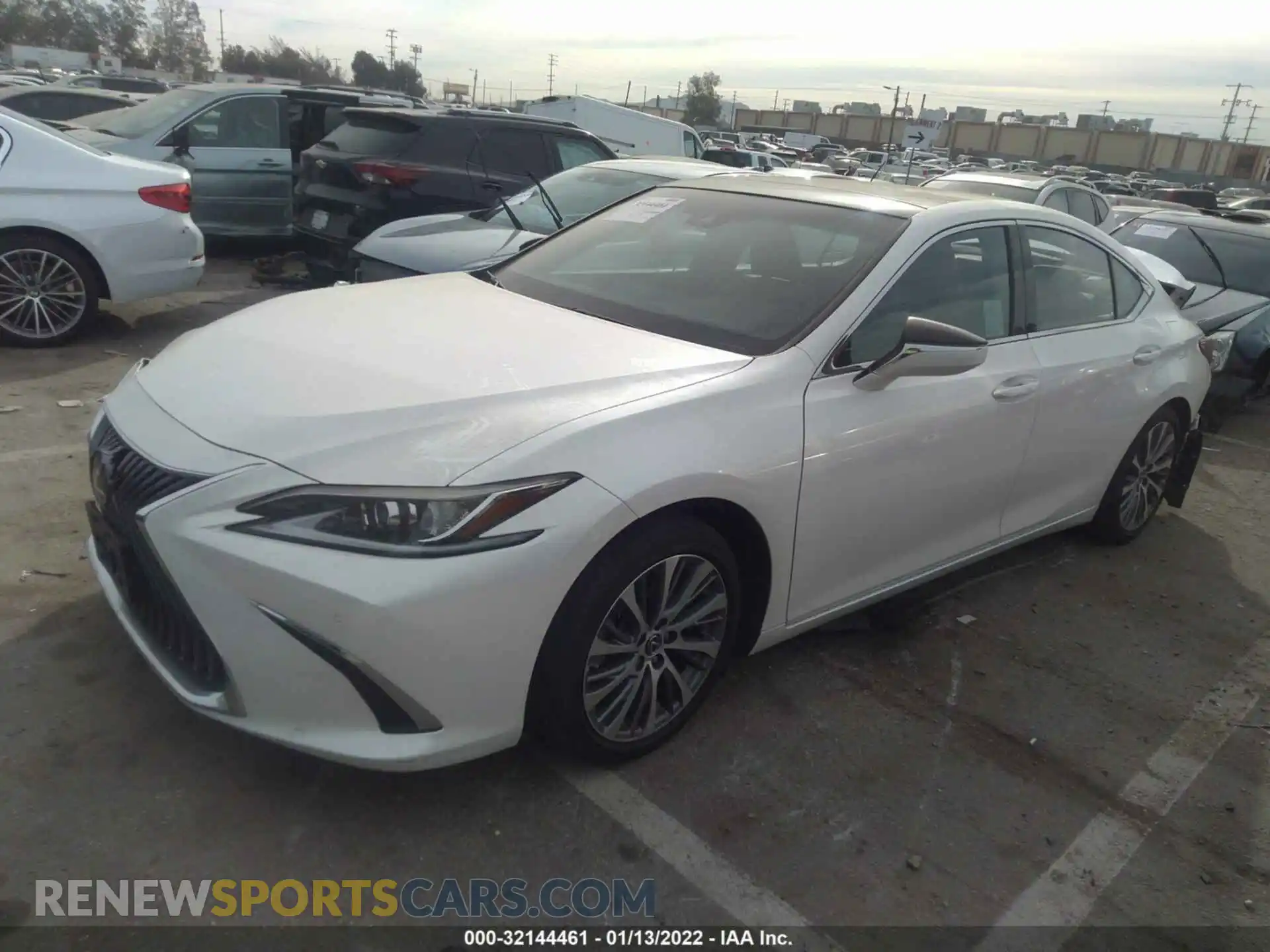 2 Фотография поврежденного автомобиля 58ADZ1B14LU082142 LEXUS ES 2020