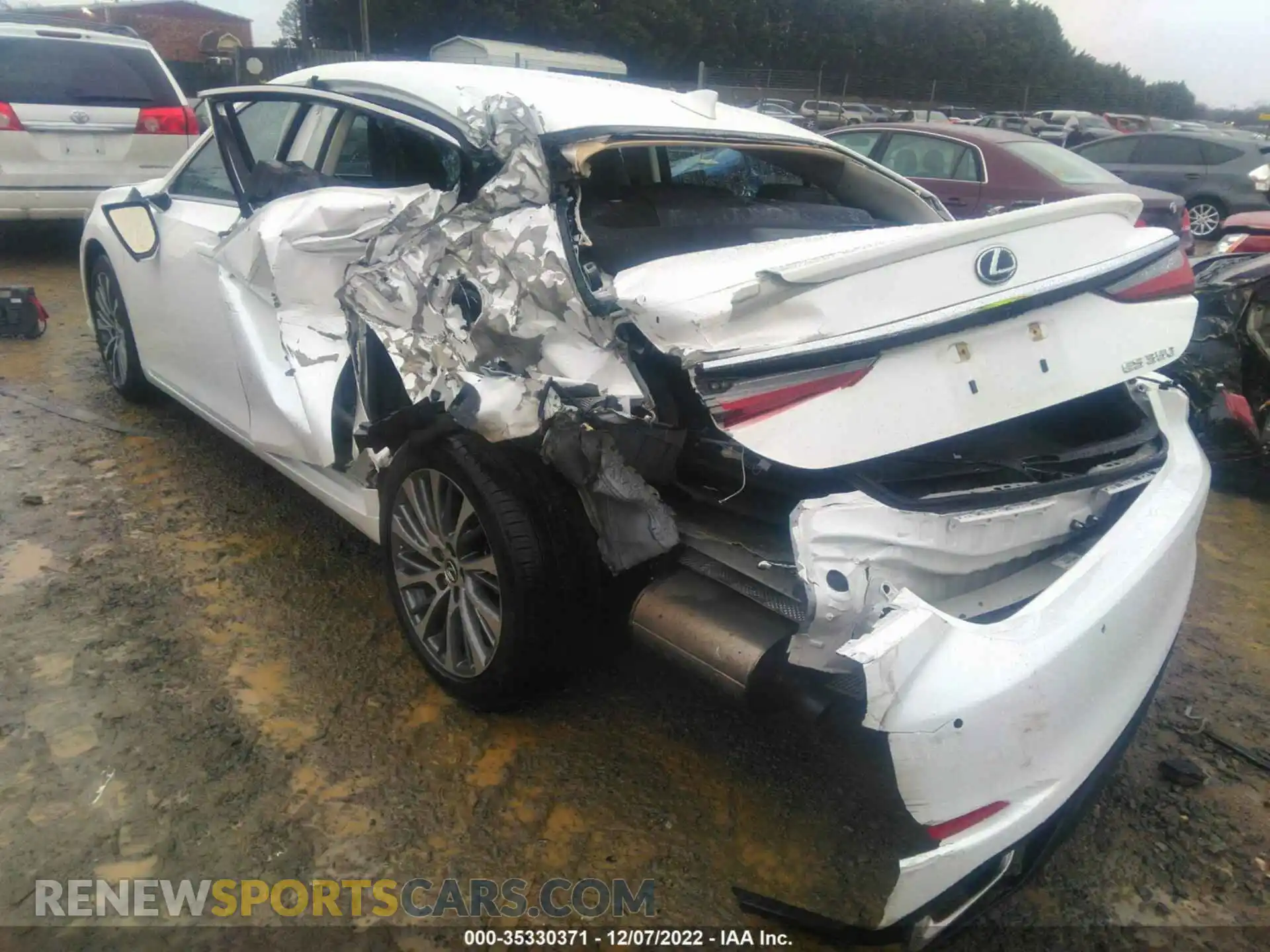 3 Photograph of a damaged car 58ADZ1B18LU066395 LEXUS ES 2020