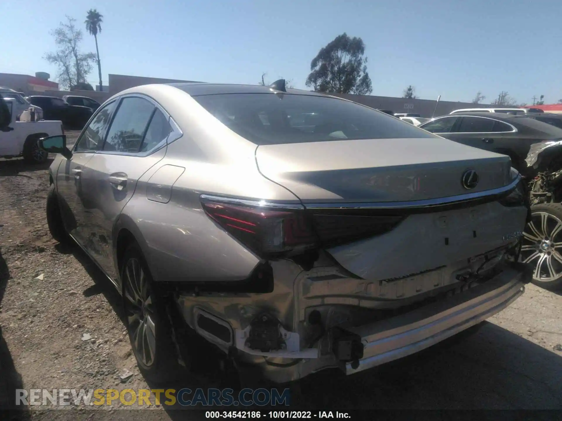 3 Photograph of a damaged car 58ADZ1B19LU064901 LEXUS ES 2020