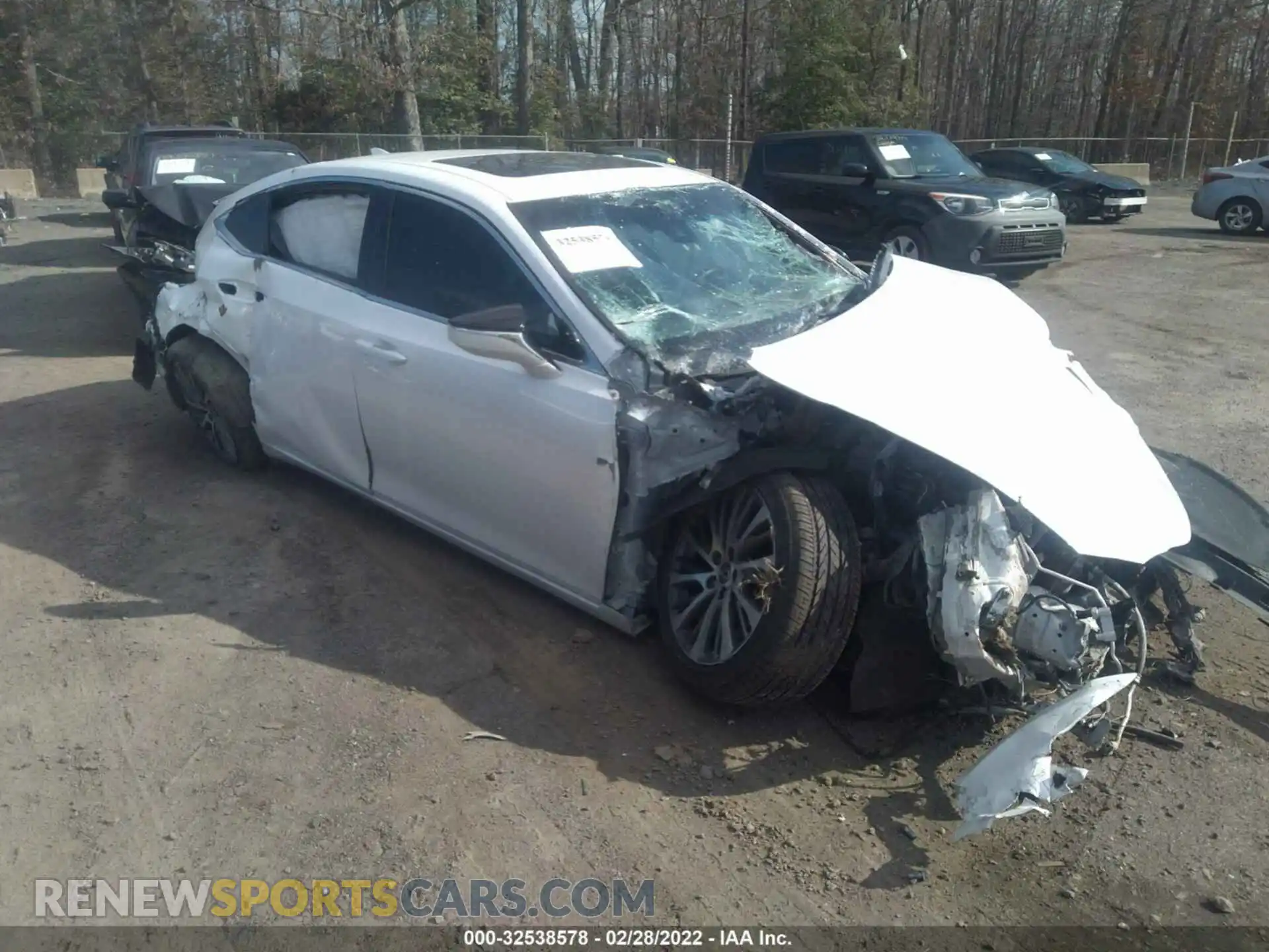 1 Photograph of a damaged car 58ADZ1B19LU081004 LEXUS ES 2020