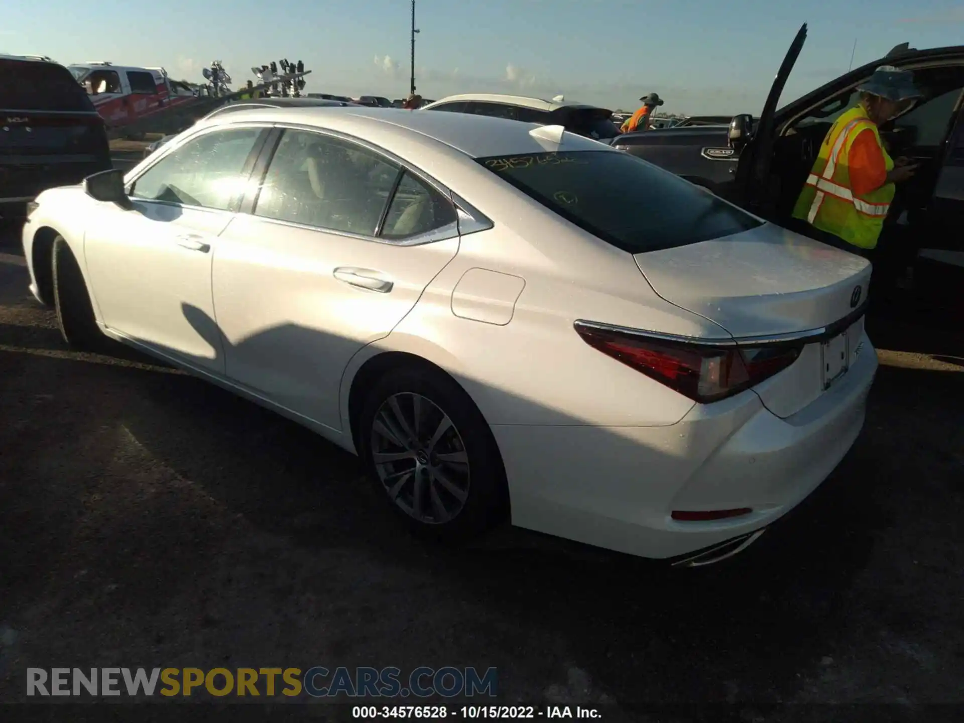 3 Photograph of a damaged car 58ADZ1B1XLU079231 LEXUS ES 2020