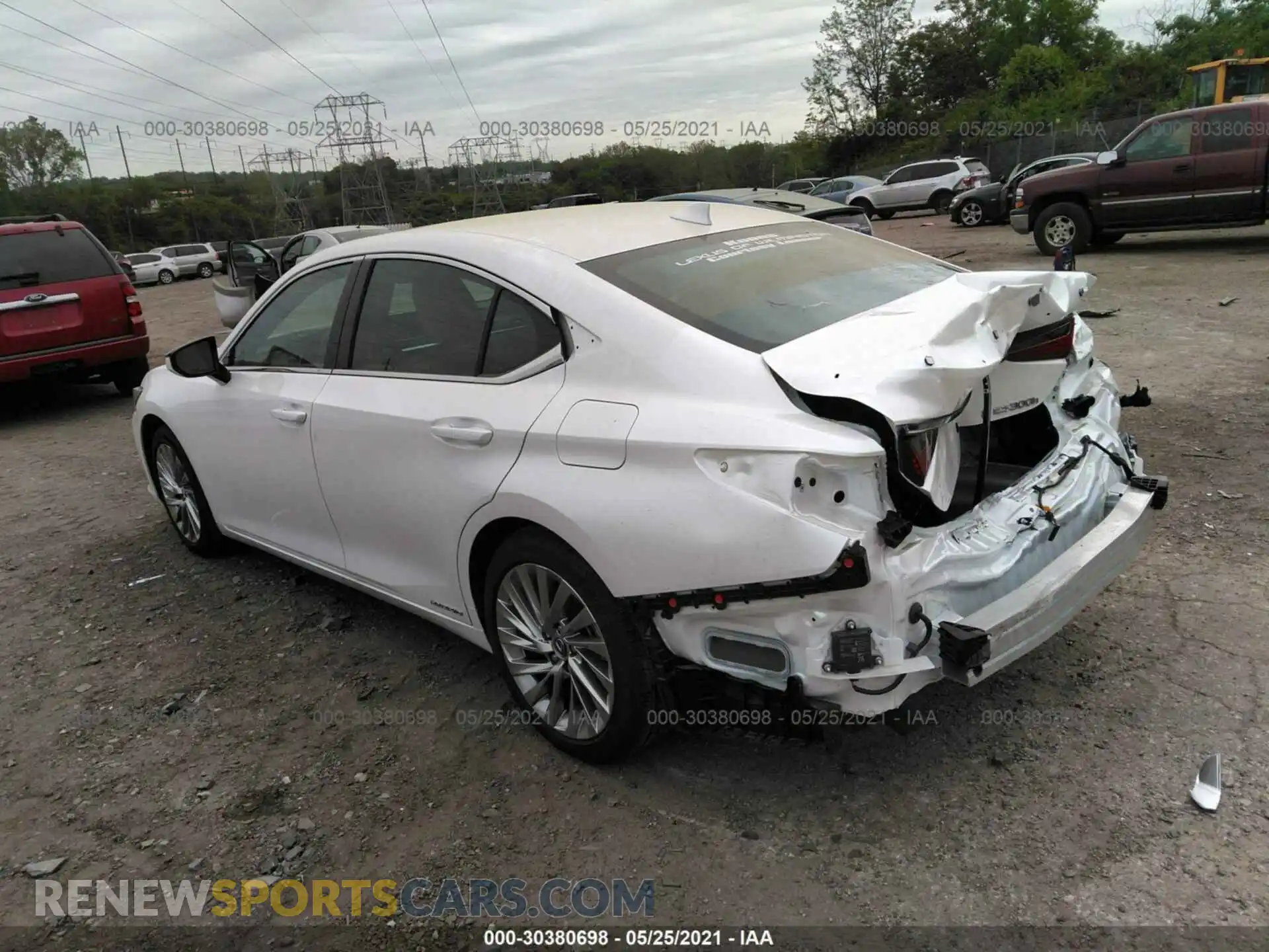 3 Photograph of a damaged car 58AE21B17LU011901 LEXUS ES 2020