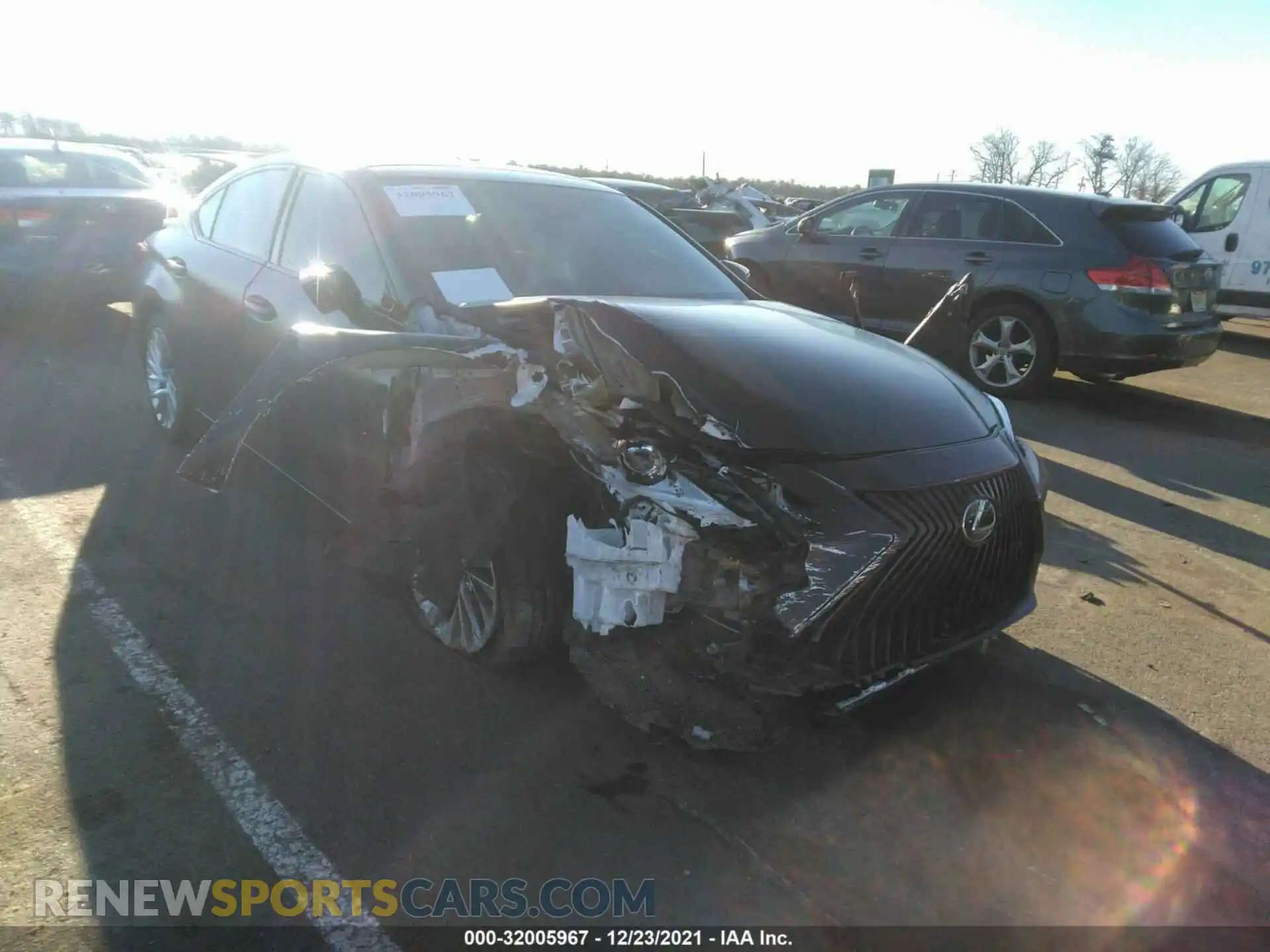 1 Photograph of a damaged car 58AEZ1B10LU070381 LEXUS ES 2020