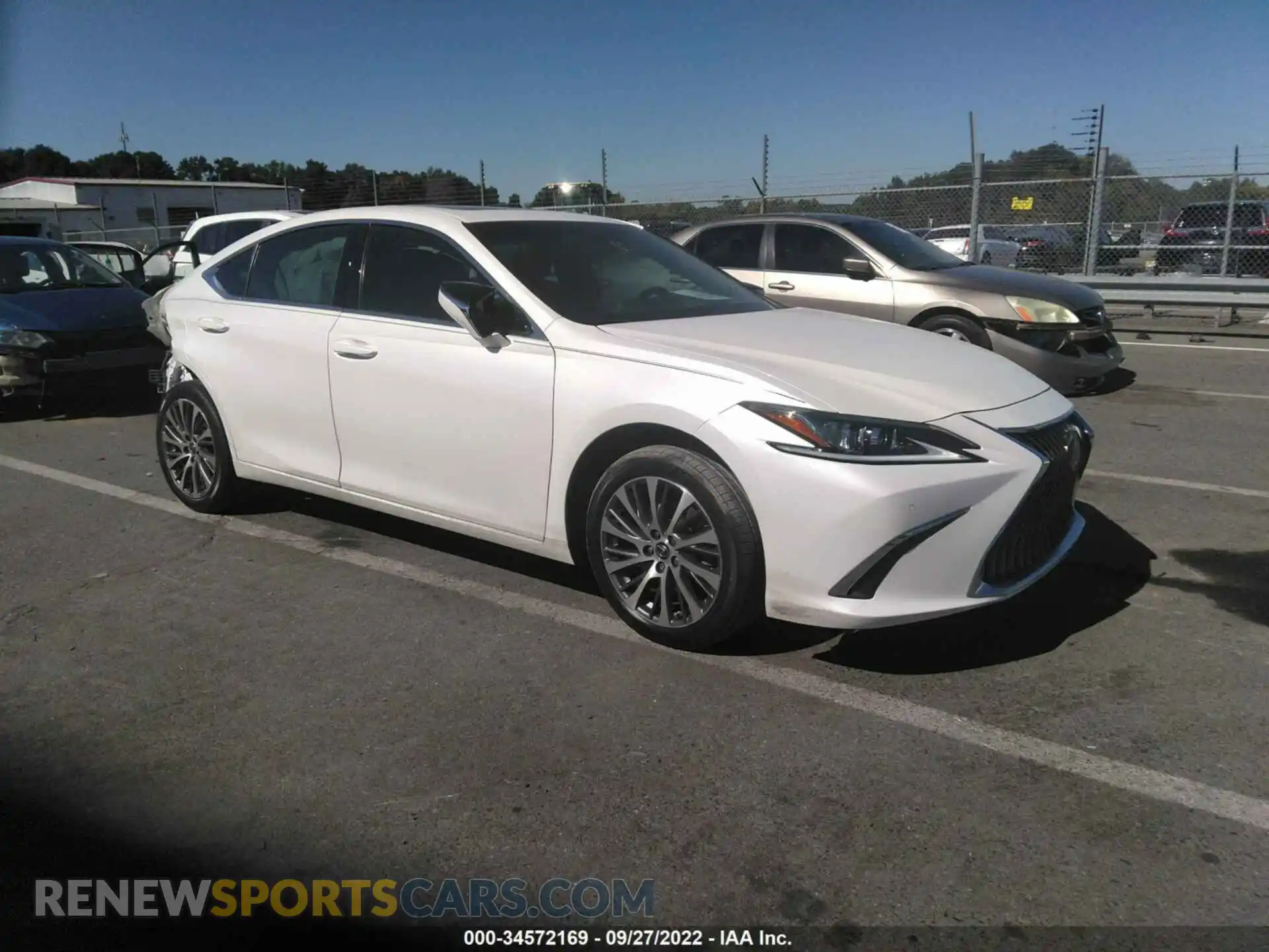 1 Photograph of a damaged car 58AEZ1B15LU072109 LEXUS ES 2020