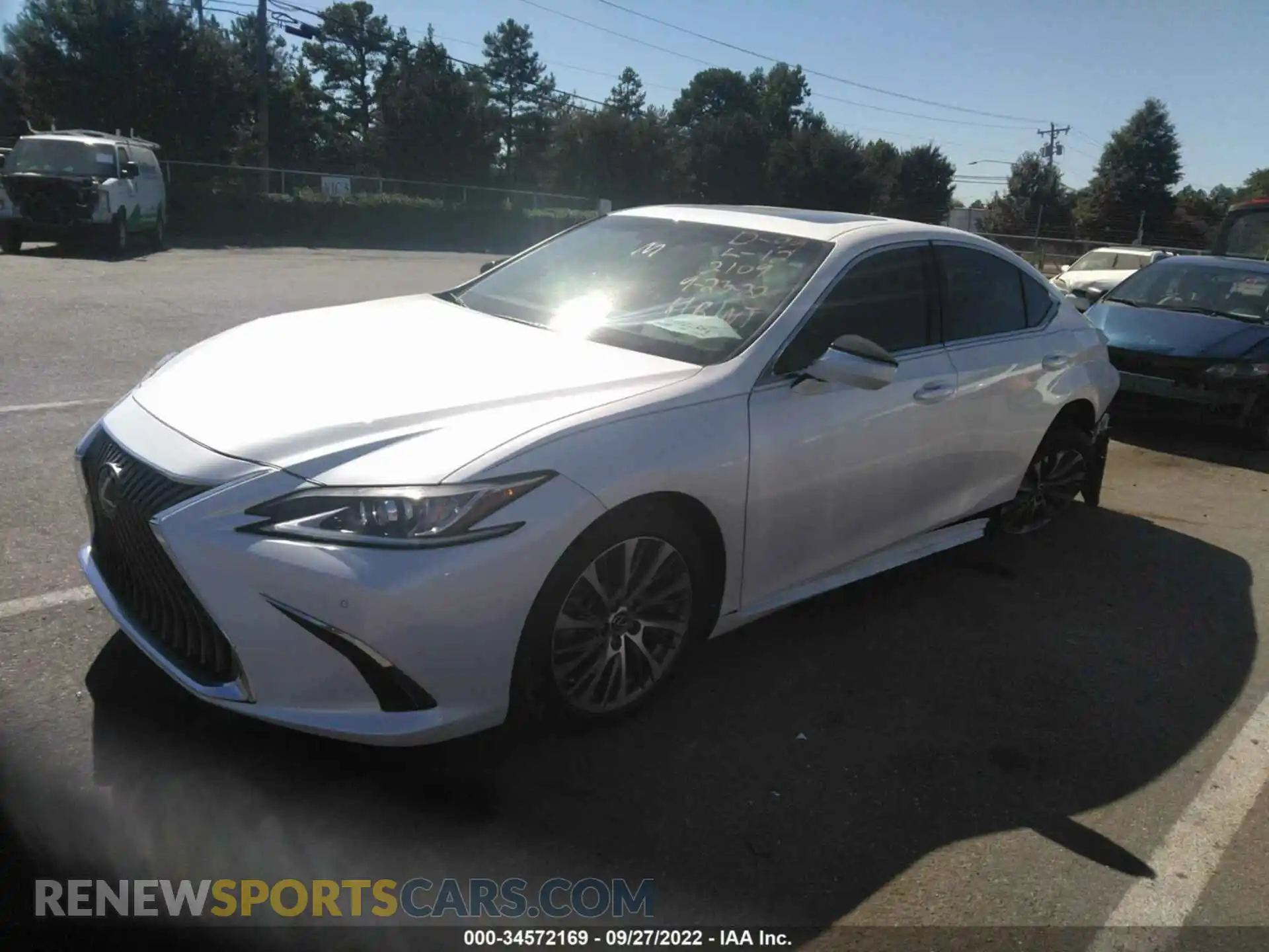 2 Photograph of a damaged car 58AEZ1B15LU072109 LEXUS ES 2020