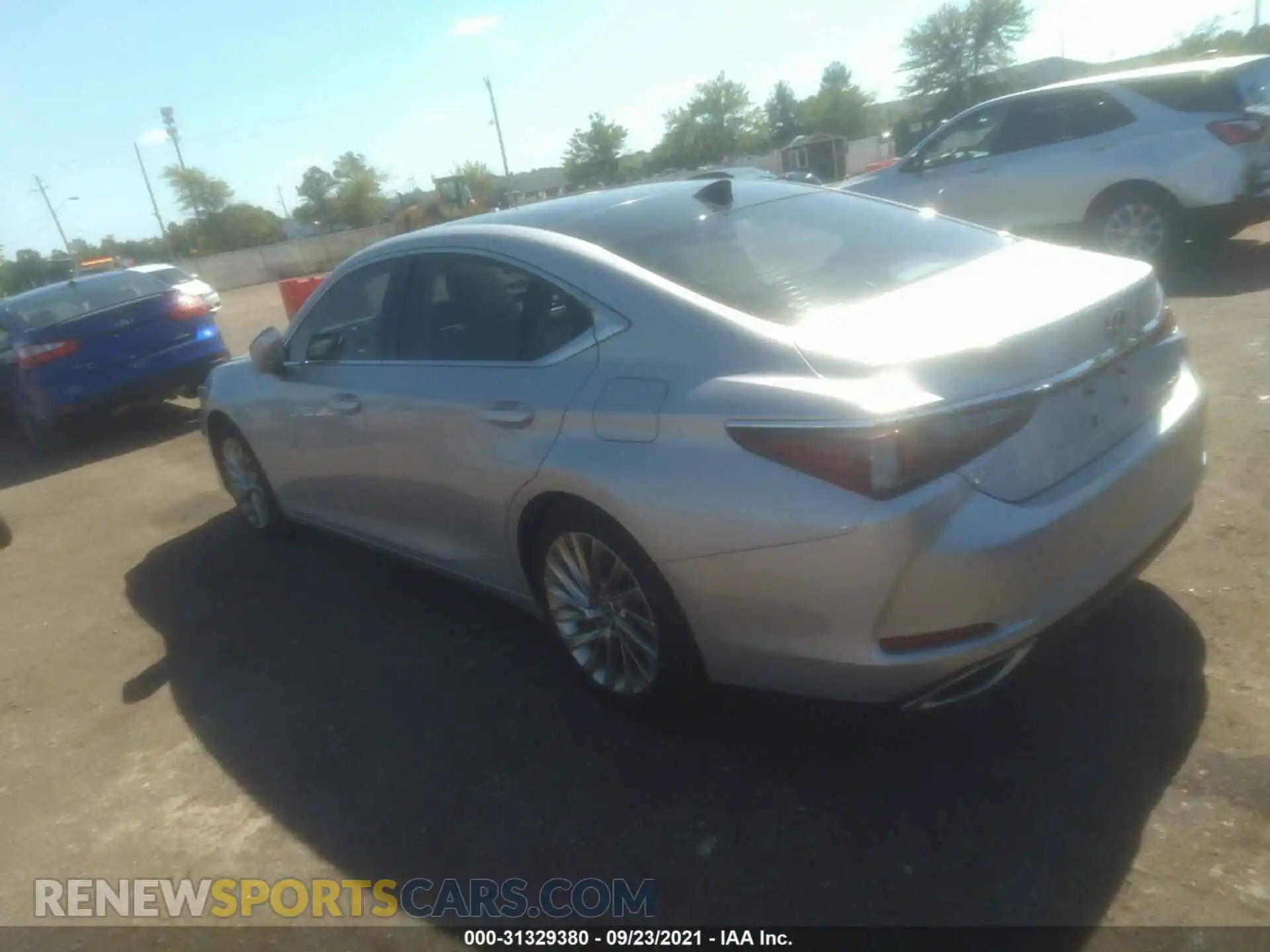 3 Photograph of a damaged car 58AFZ1B12LU074369 LEXUS ES 2020