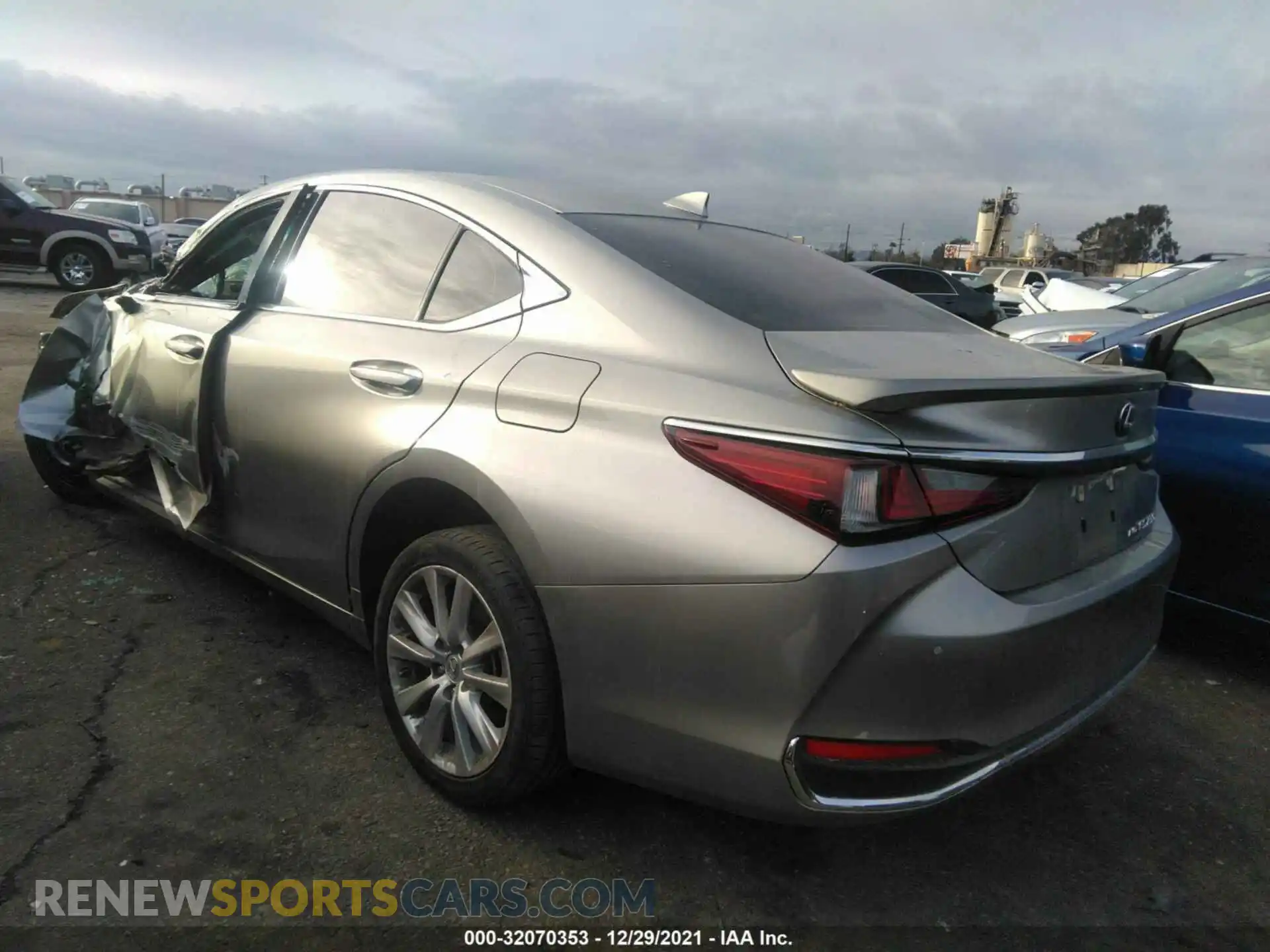 3 Photograph of a damaged car 58AD11D19MU001500 LEXUS ES 2021
