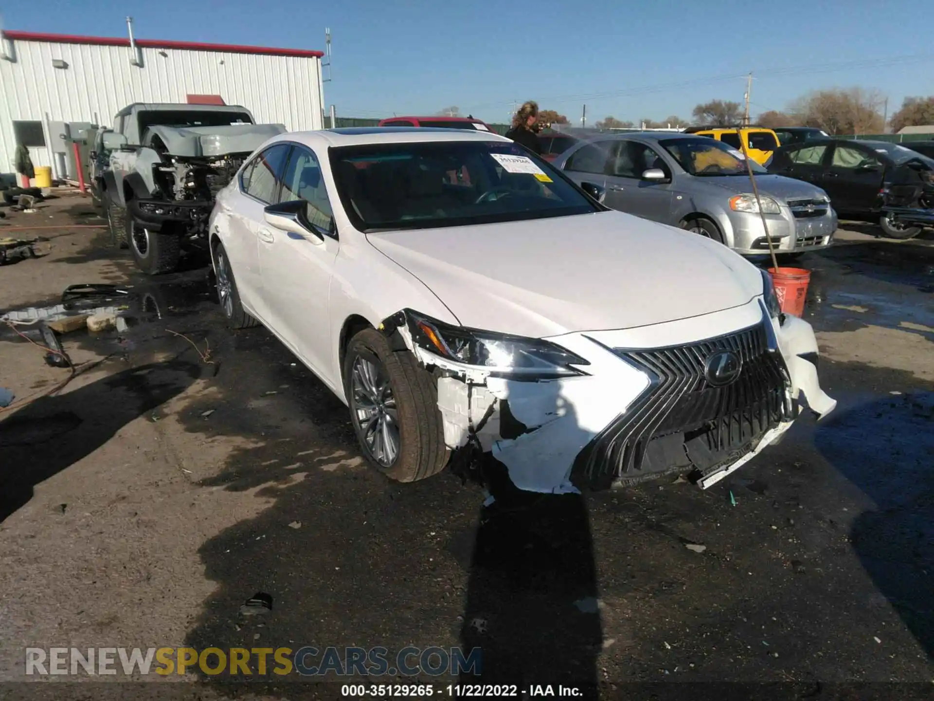 1 Фотография поврежденного автомобиля 58AD11D19MU002145 LEXUS ES 2021