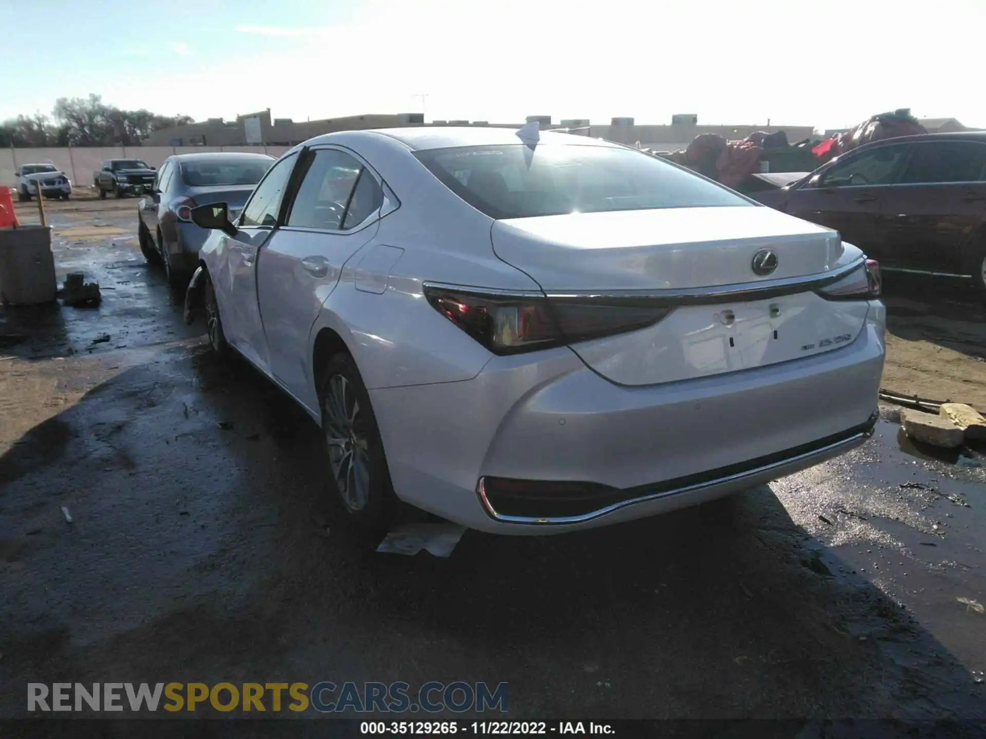 3 Фотография поврежденного автомобиля 58AD11D19MU002145 LEXUS ES 2021