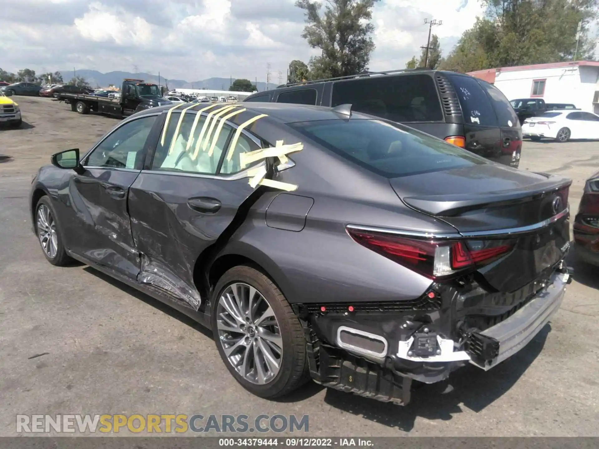 3 Photograph of a damaged car 58ADA1C13MU002790 LEXUS ES 2021