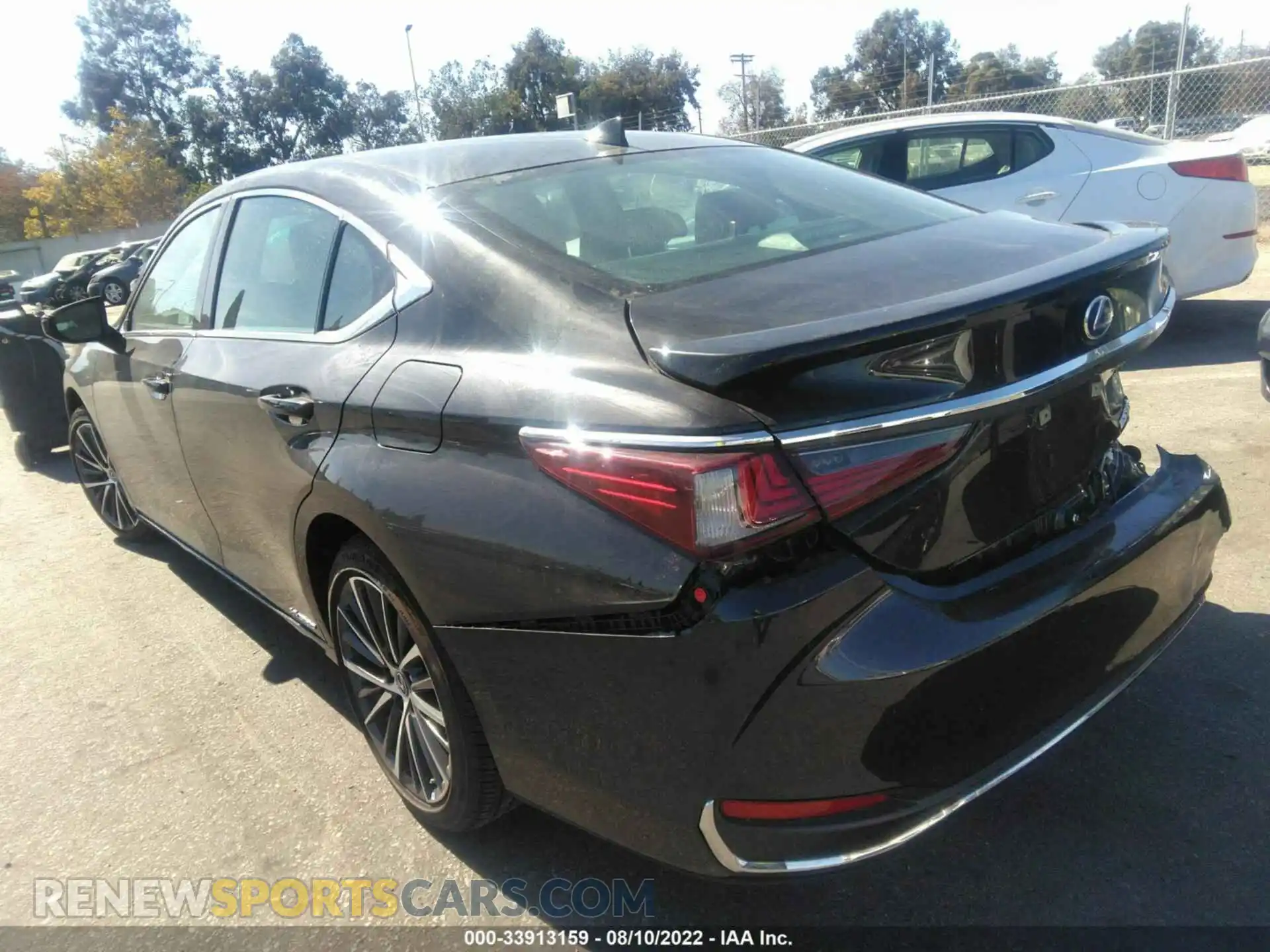3 Photograph of a damaged car 58ADA1C11NU013689 LEXUS ES 2022