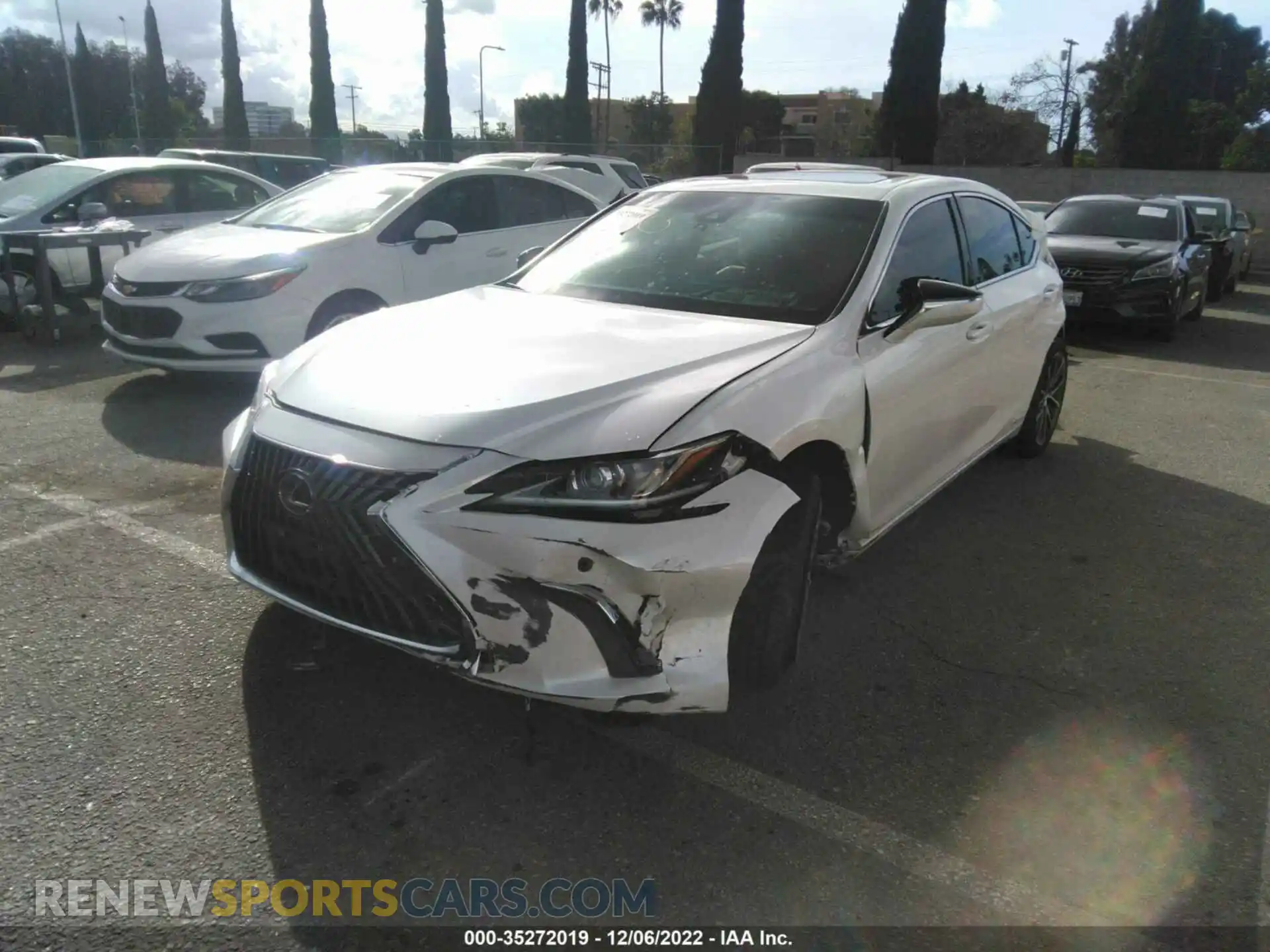 2 Photograph of a damaged car 58ADA1C15NU023383 LEXUS ES 2022