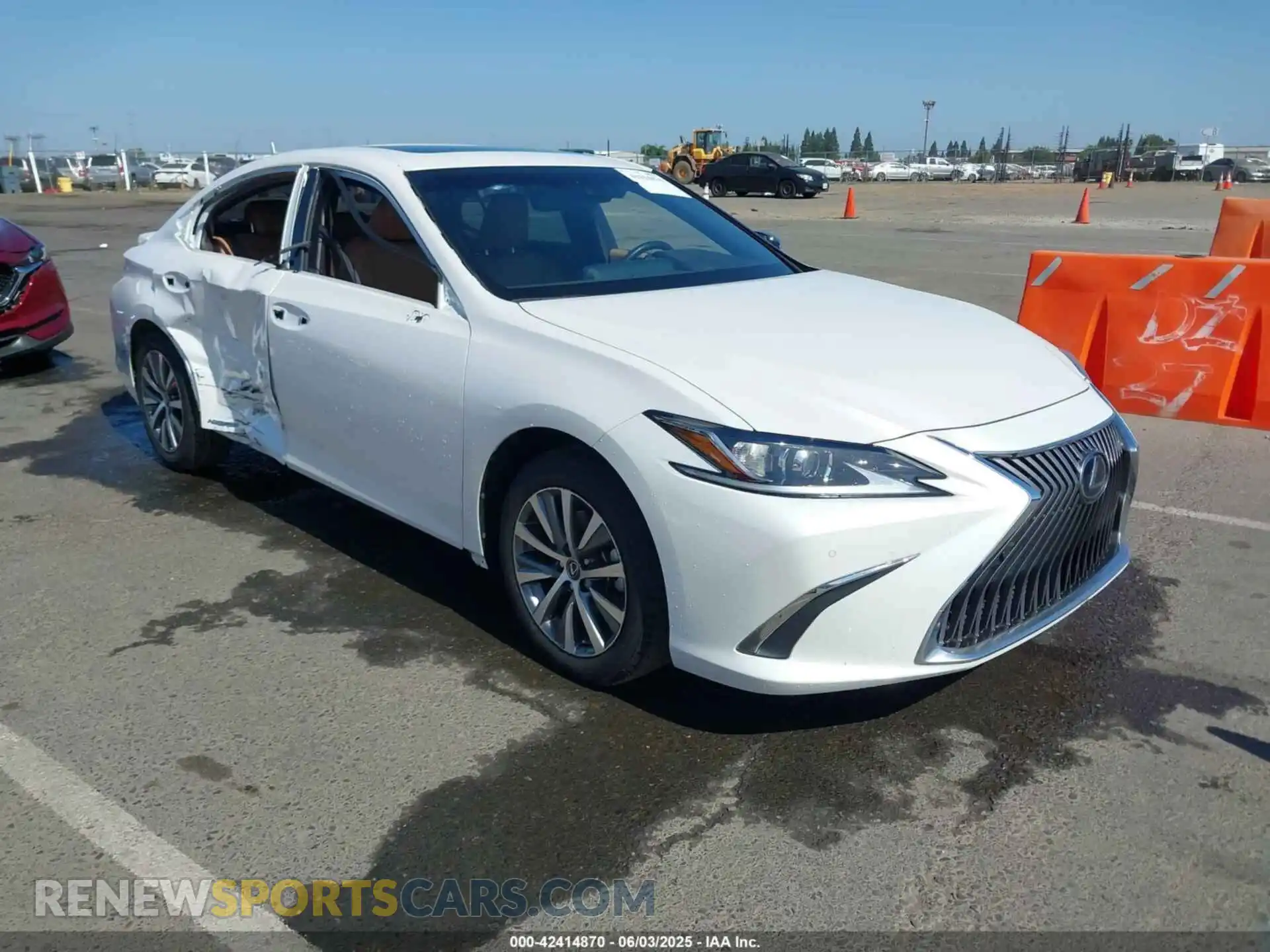 1 Photograph of a damaged car 58AD21B11LU009802 LEXUS ES 300H 2020