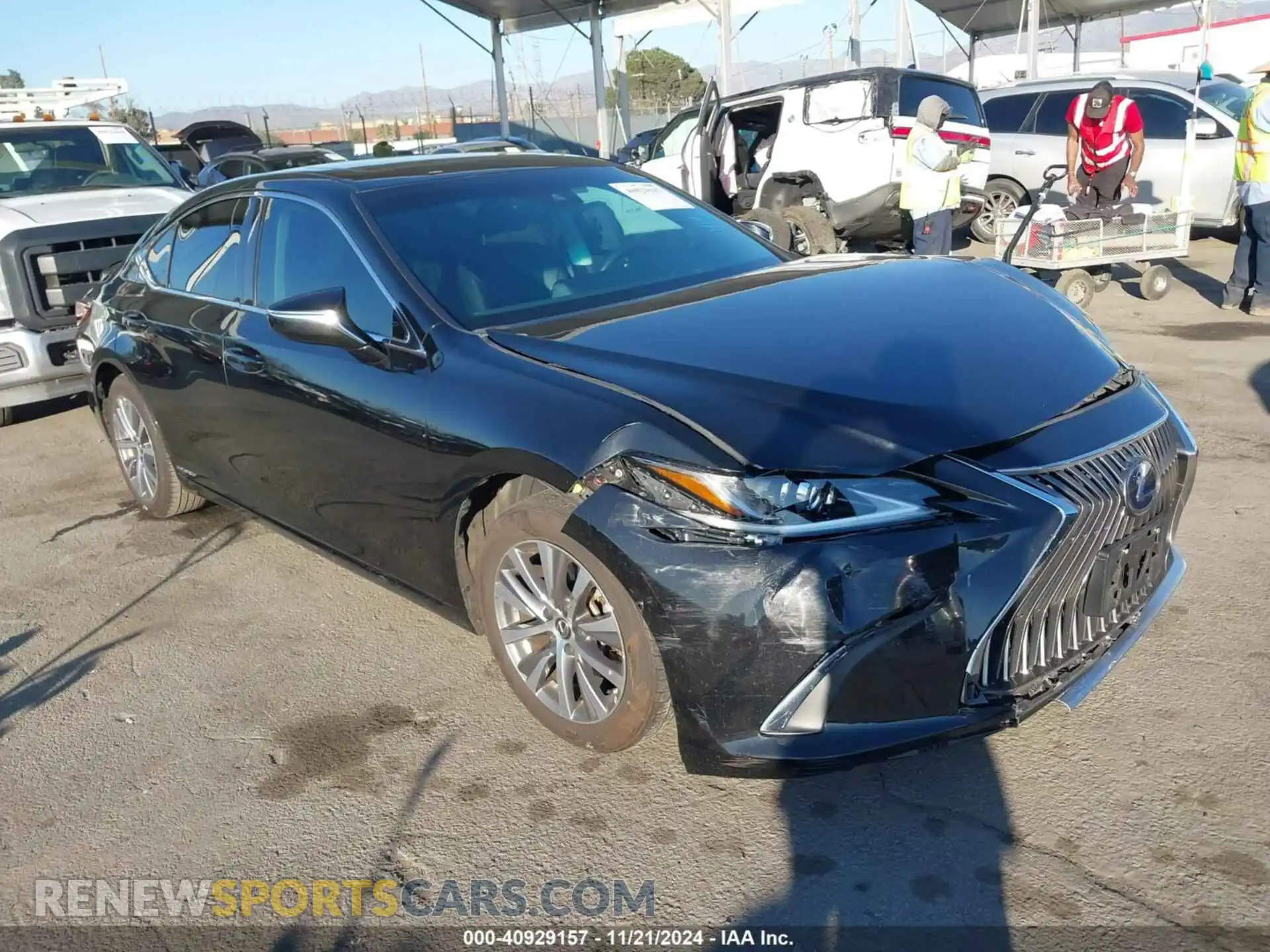1 Фотография поврежденного автомобиля 58ACA1C16MU012712 LEXUS ES 300H 2021