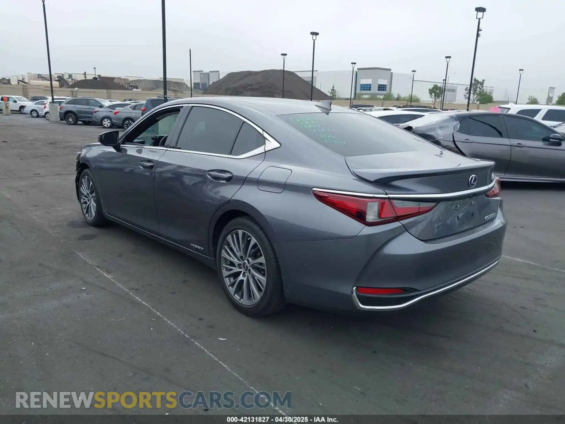 3 Photograph of a damaged car 58ADA1C12MU004997 LEXUS ES 300H 2021