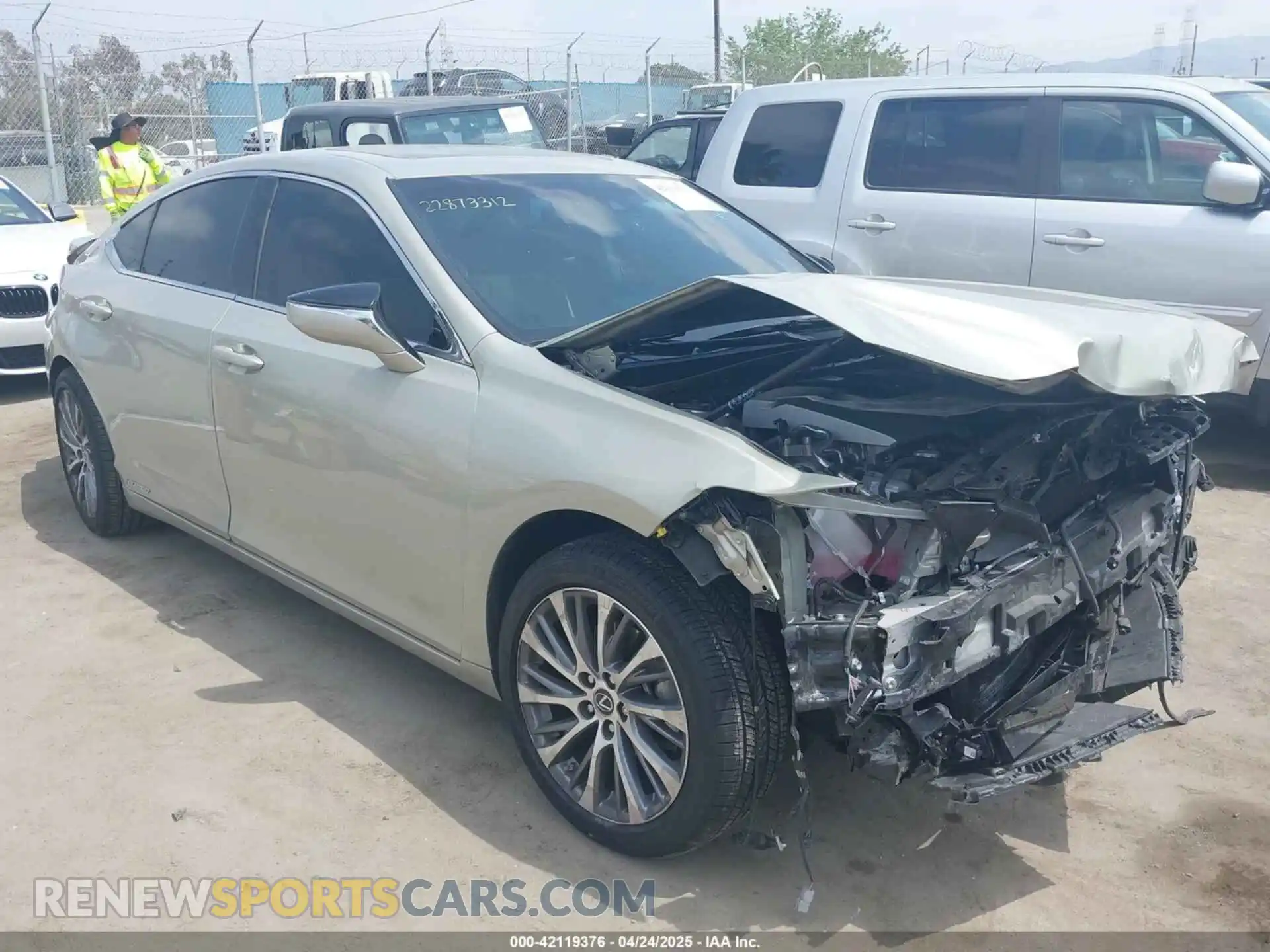 1 Photograph of a damaged car 58ADA1C13MU006581 LEXUS ES 300H 2021