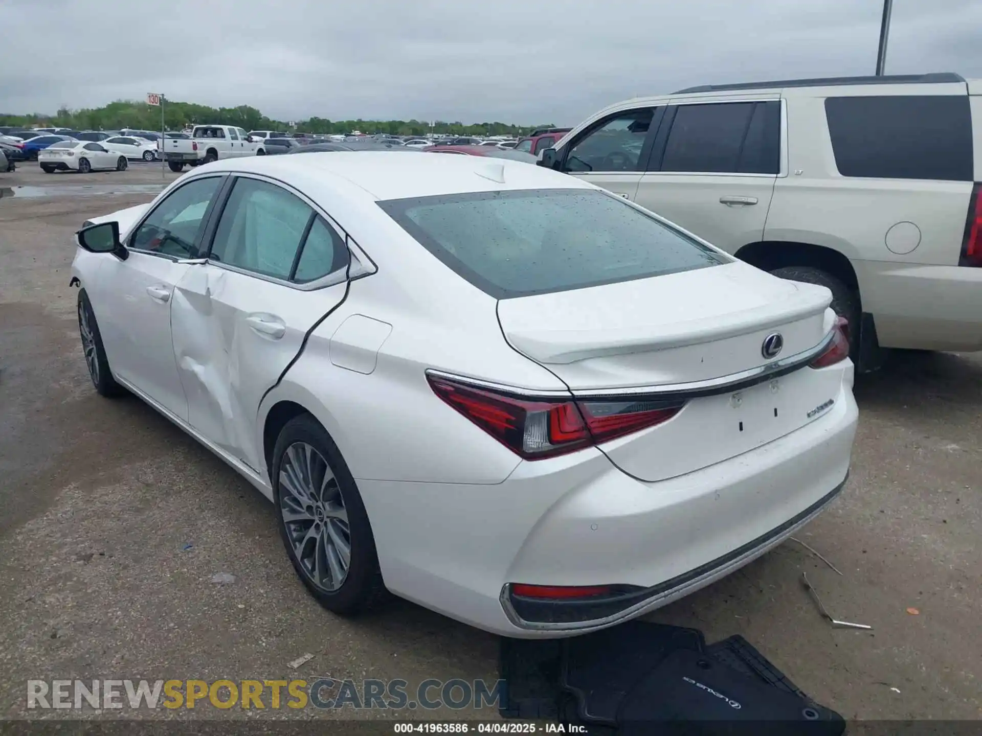 3 Photograph of a damaged car 58ADA1C19MU008643 LEXUS ES 300H 2021