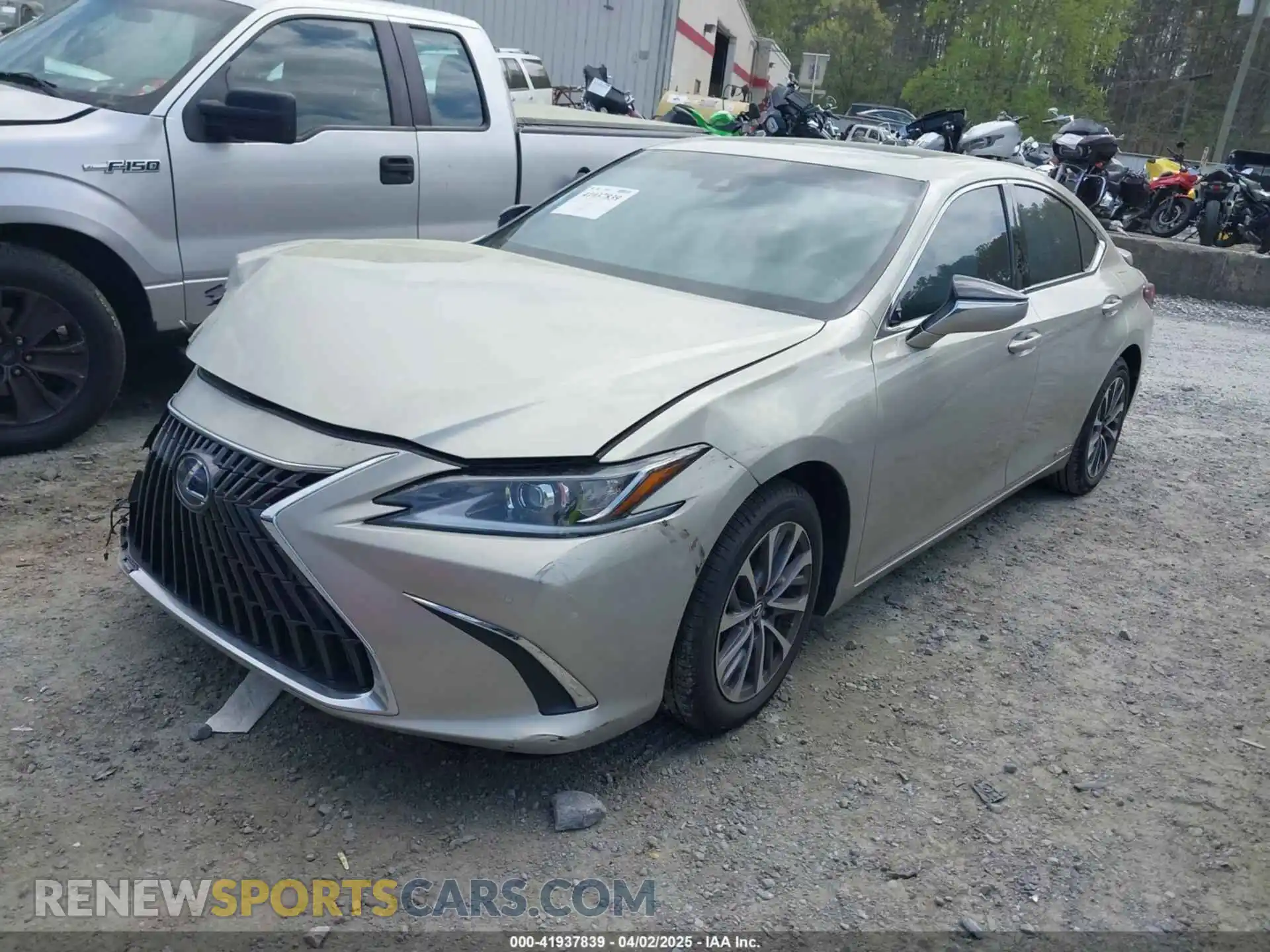 2 Photograph of a damaged car 58ADA1C13NU013371 LEXUS ES 300H 2022