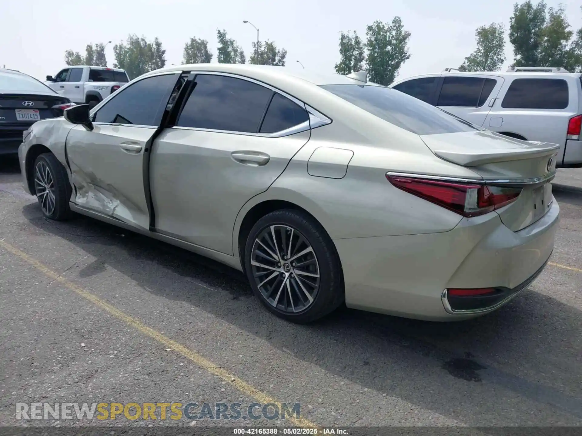 3 Photograph of a damaged car 58ADA1C11PU031239 LEXUS ES 300H 2023