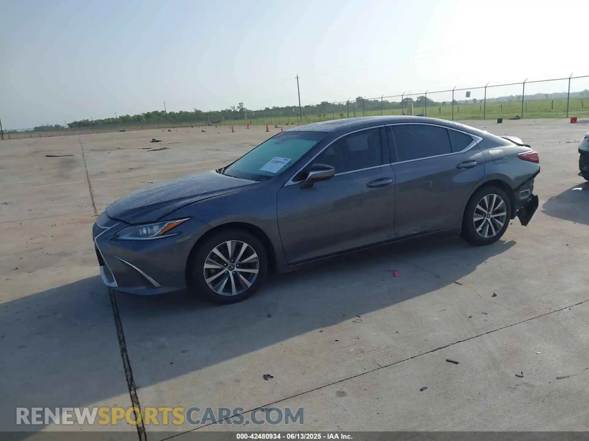 2 Photograph of a damaged car 58ACZ1B13LU079910 LEXUS ES 350 2020