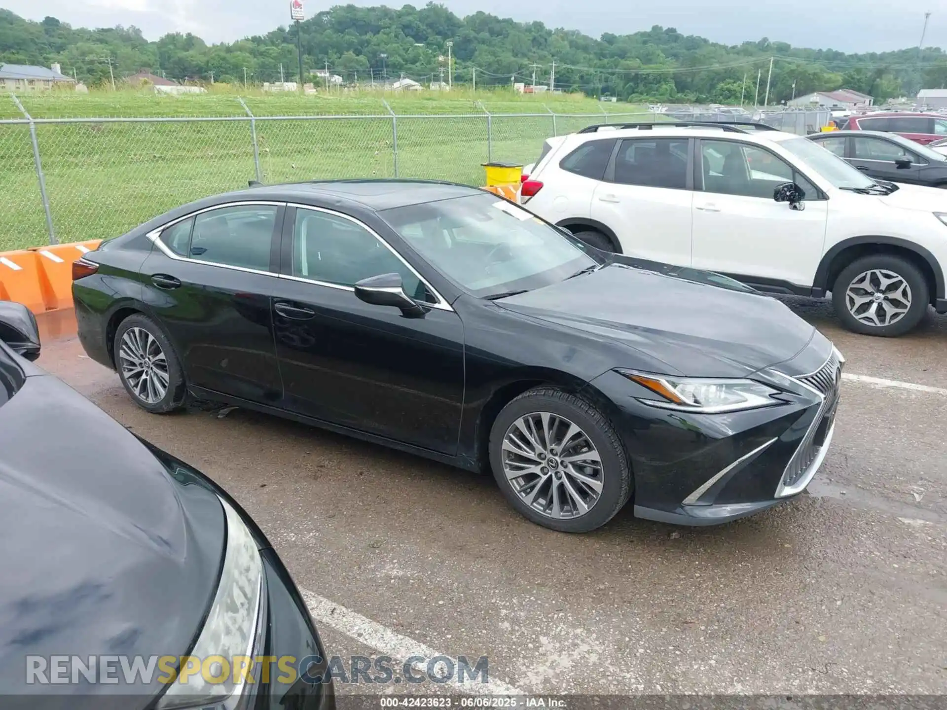 1 Photograph of a damaged car 58ADZ1B10LU055942 LEXUS ES 350 2020