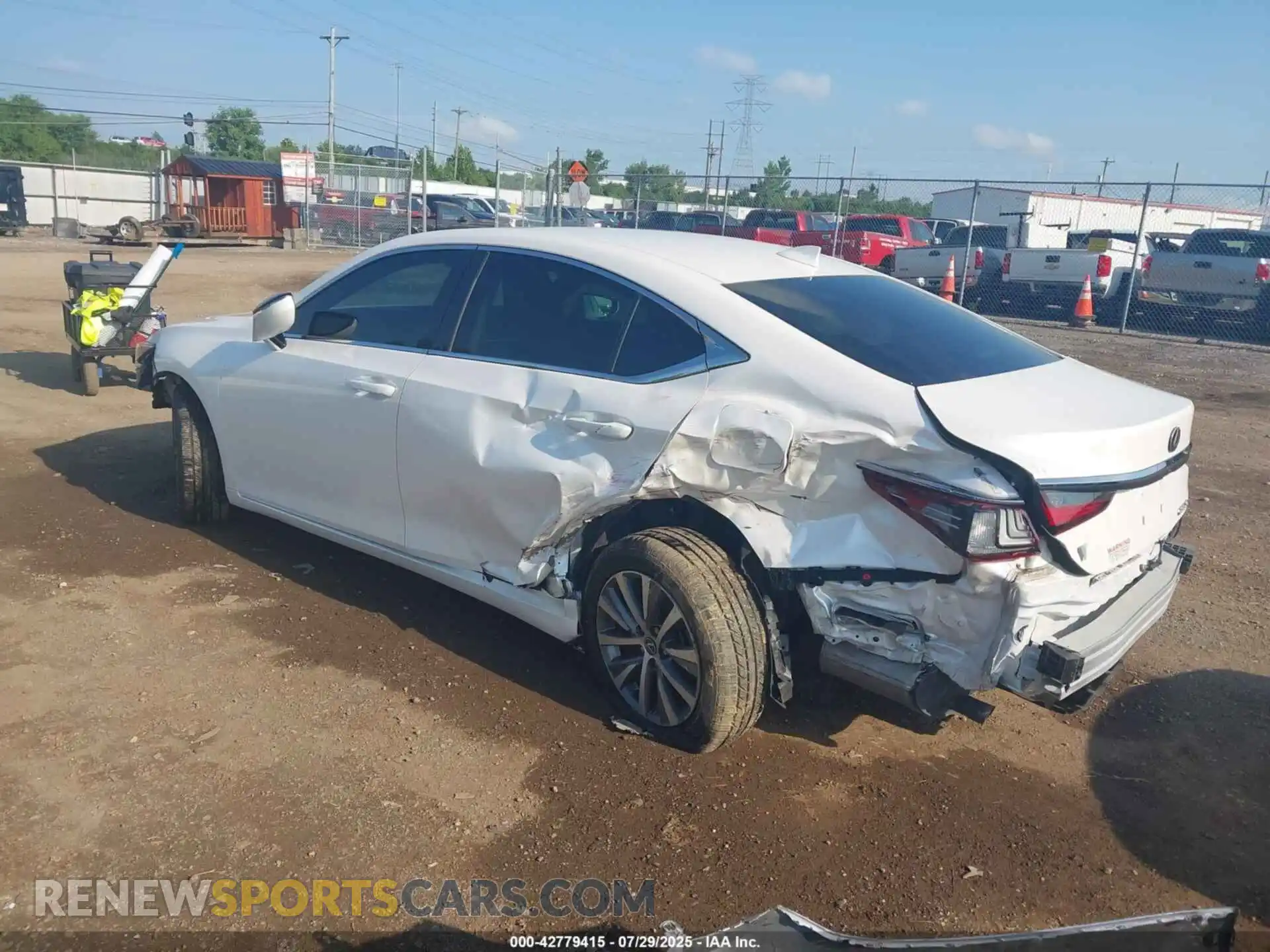 3 Фотография поврежденного автомобиля 58ACZ1B16MU100914 LEXUS ES 350 2021
