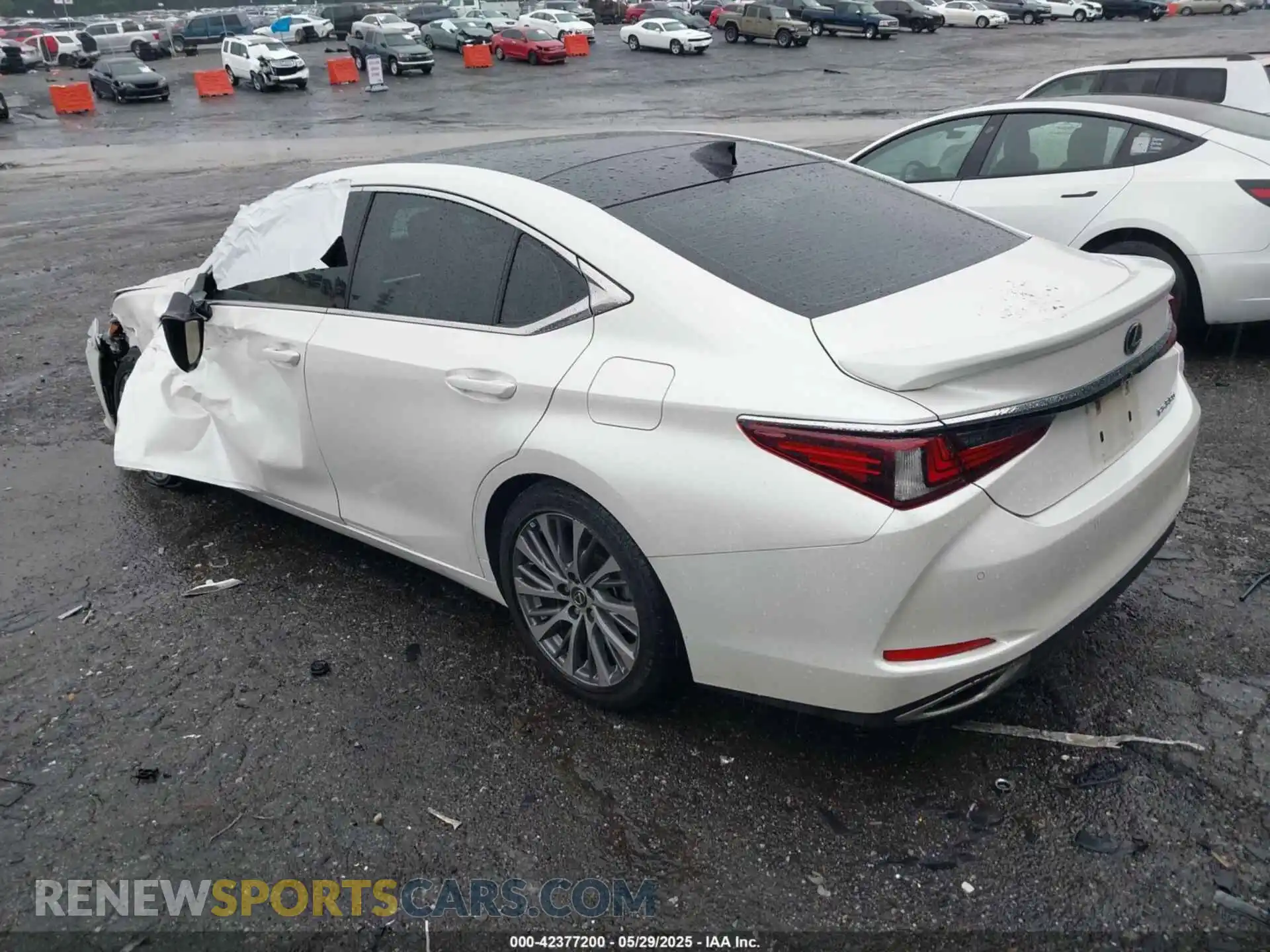 3 Photograph of a damaged car 58ADZ1B10MU101321 LEXUS ES 350 2021