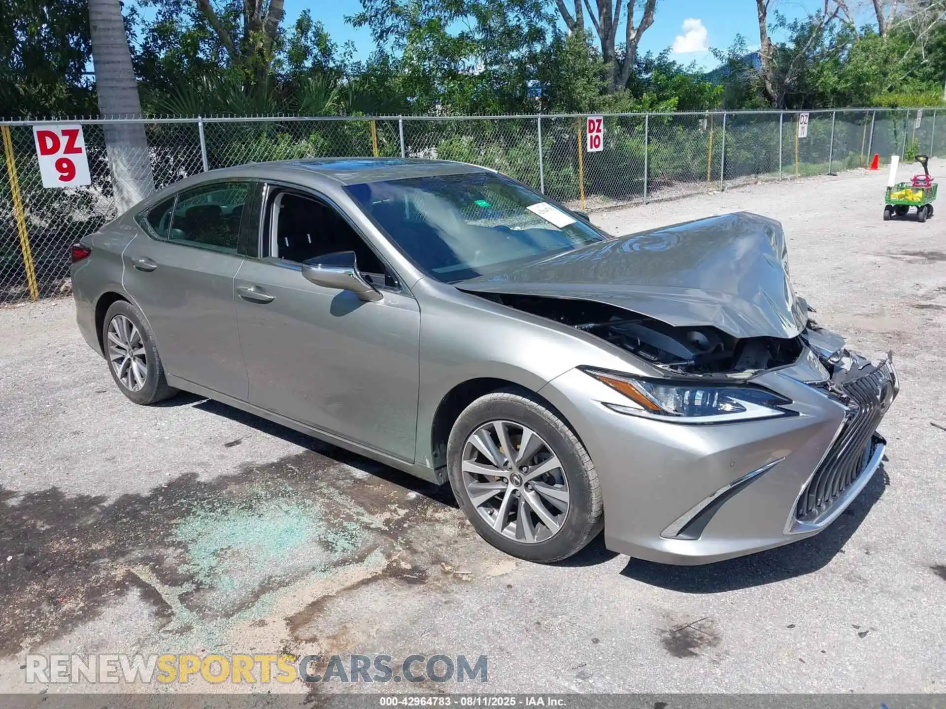 1 Photograph of a damaged car 58ADZ1B12MU096672 LEXUS ES 350 2021
