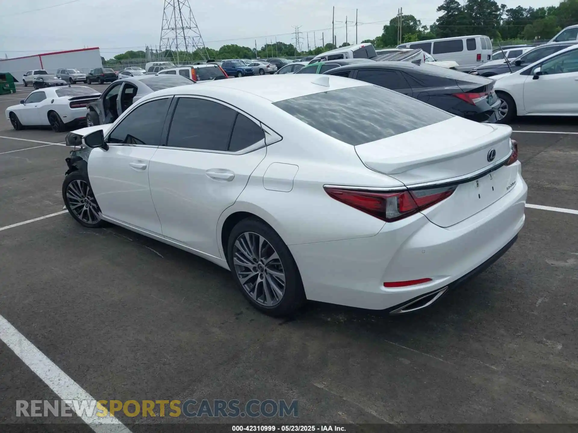3 Photograph of a damaged car 58ADZ1B14MU100799 LEXUS ES 350 2021
