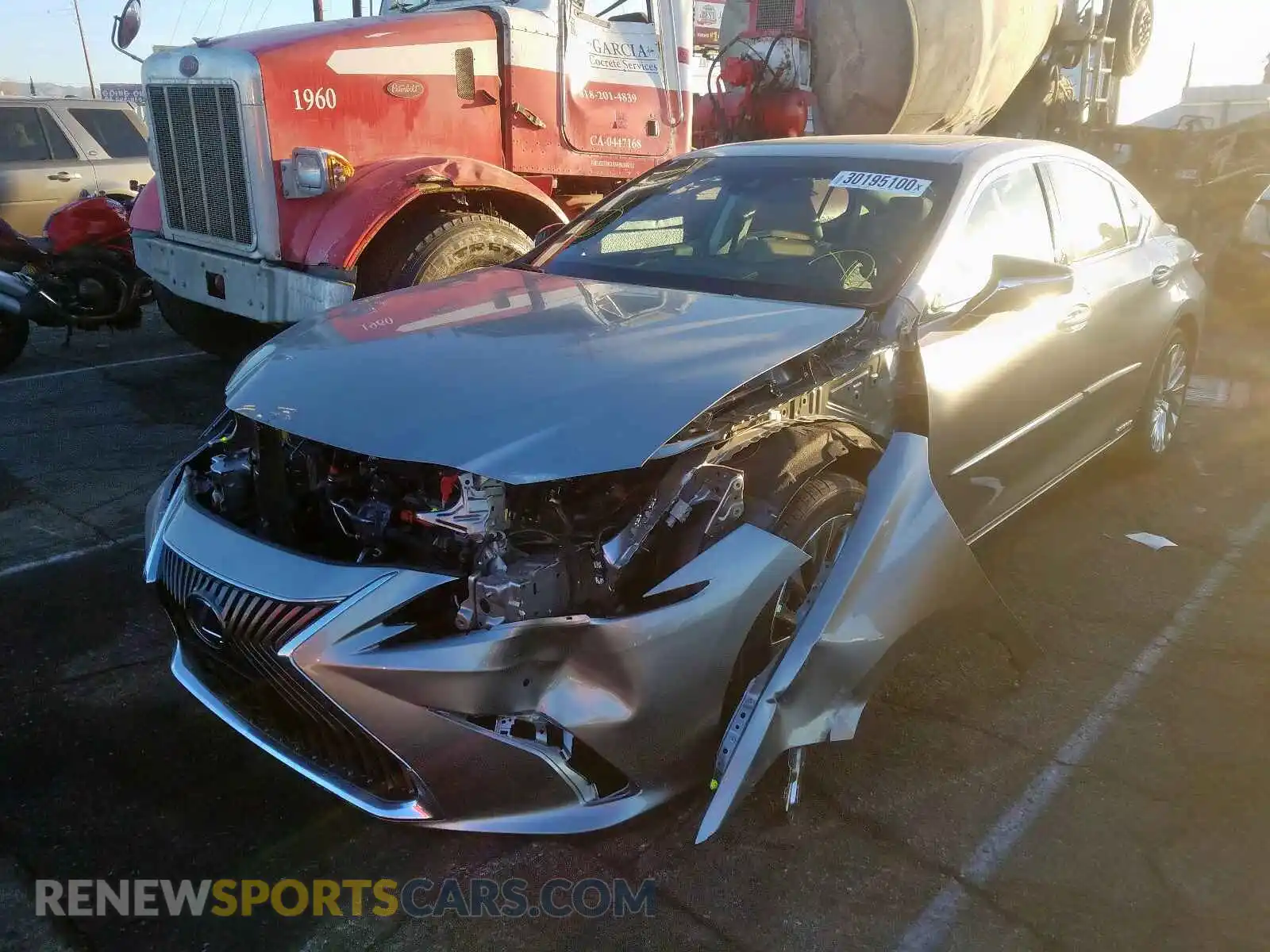 2 Photograph of a damaged car 58AB21B17KU003606 LEXUS ES300 2019