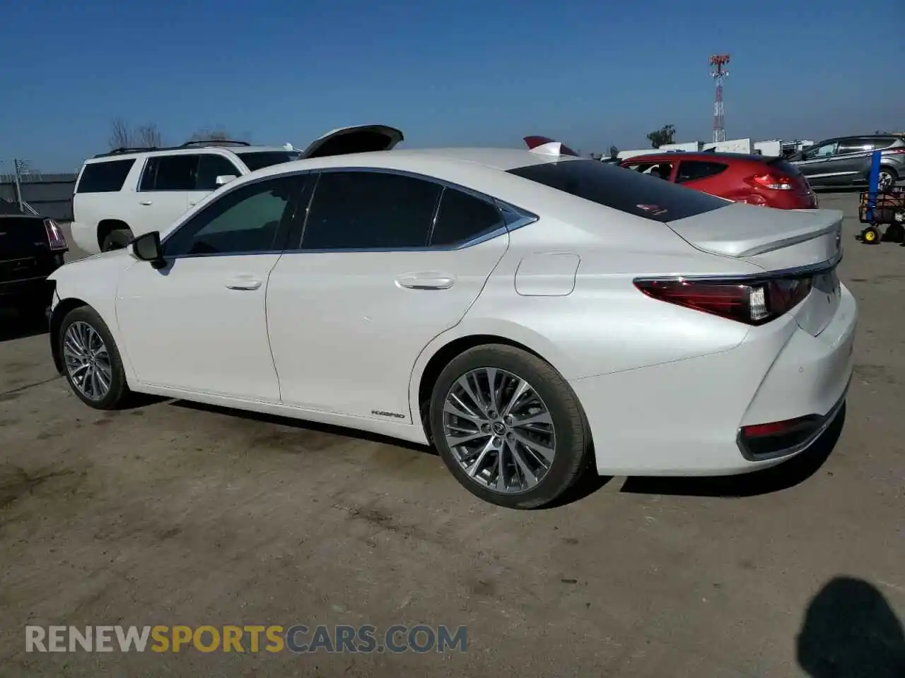 2 fotografías del automóvil dañado 58AB21B18KU001038 LEXUS ES300 2019