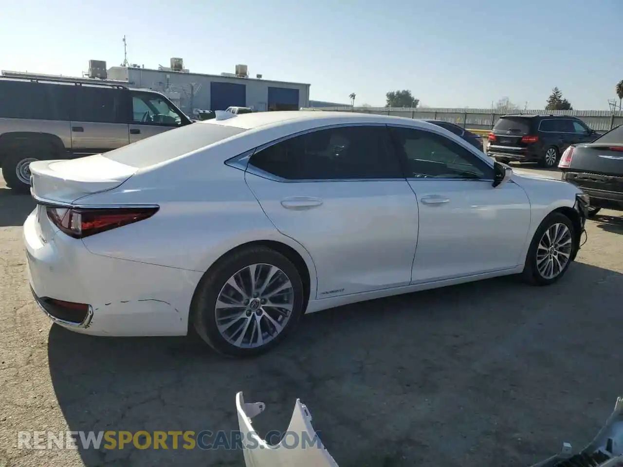 3 fotografías del automóvil dañado 58AB21B18KU001038 LEXUS ES300 2019