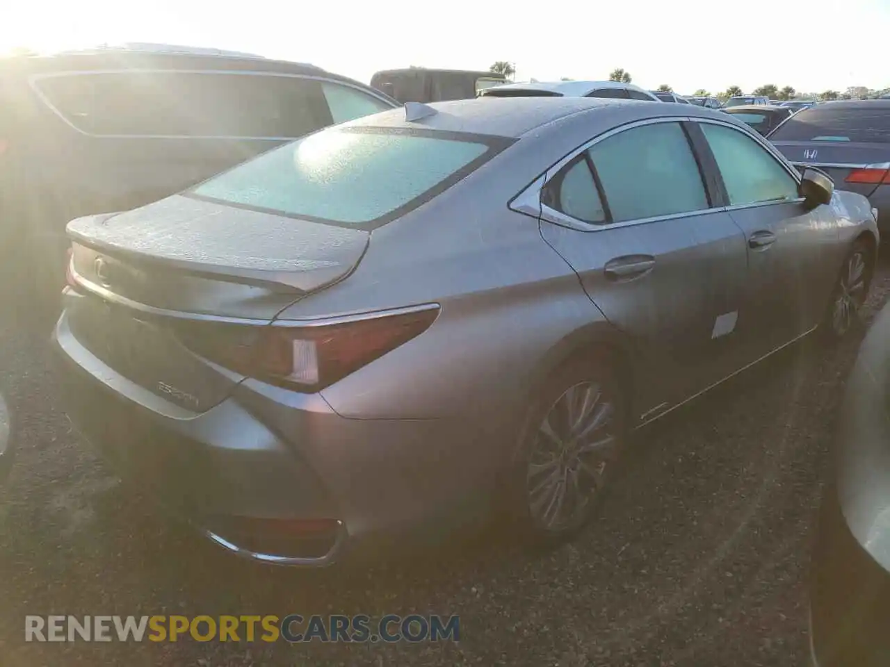 3 Photograph of a damaged car 58AD21B15LU010919 LEXUS ES300 2020