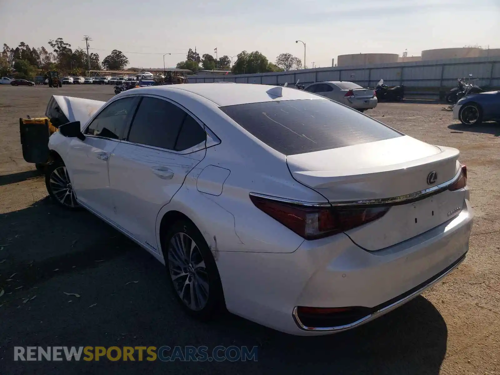 3 Photograph of a damaged car 58AD21B15LU011312 LEXUS ES300 2020